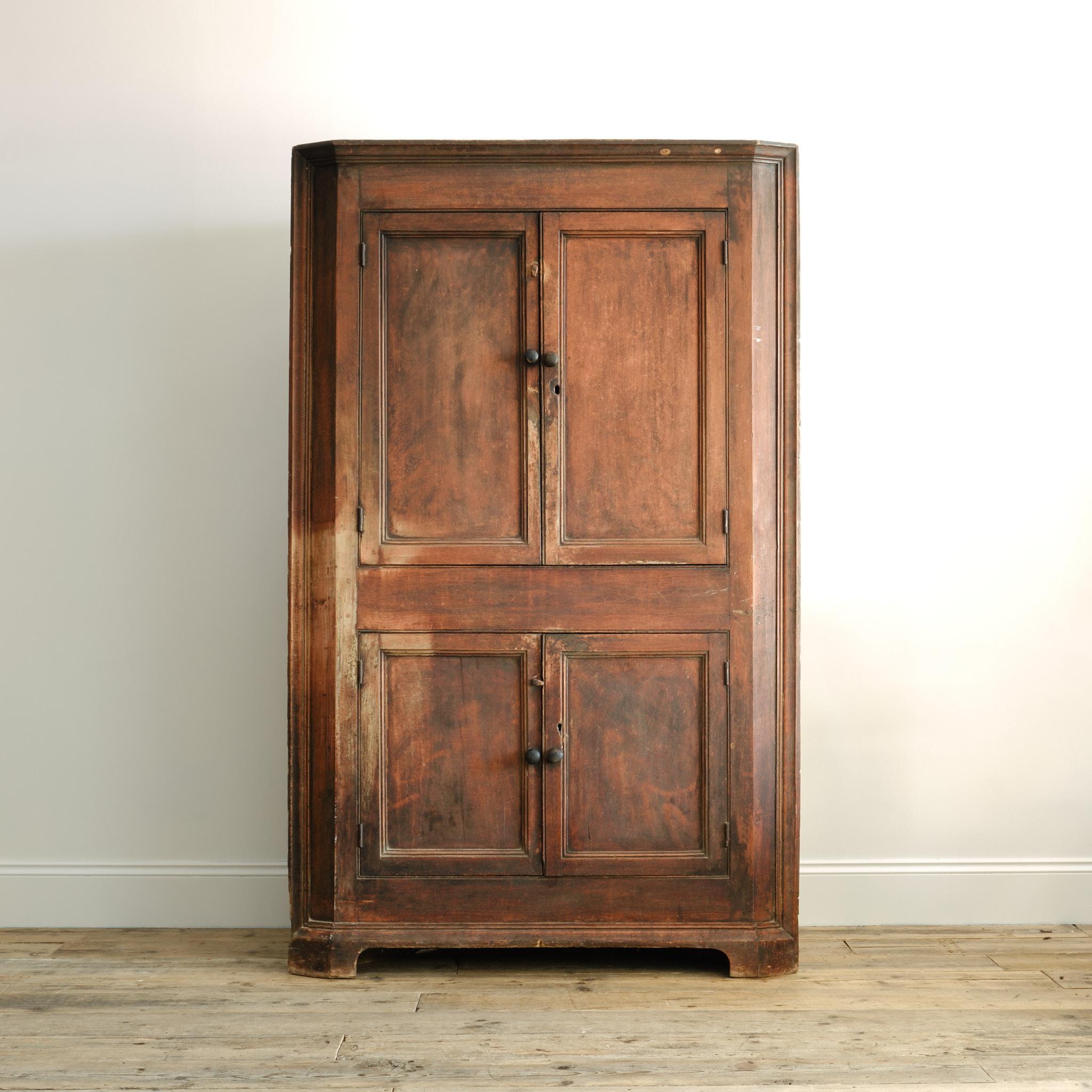 Georgianischer Eckschrank in Farbe (Britisch) im Angebot