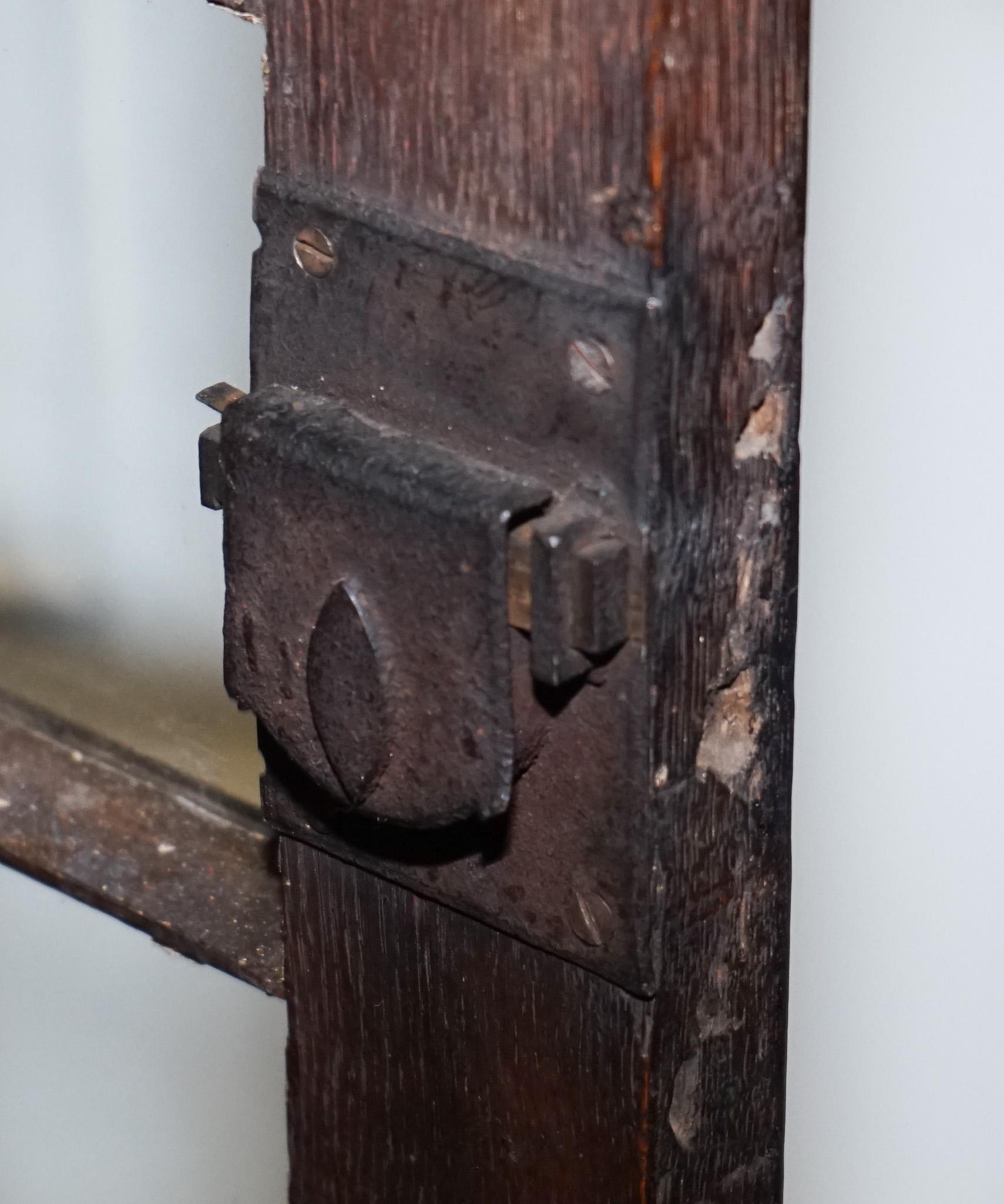 GEORGiAN CORNER HANGING DISPLAY CABINET BOOKCASE GLAZED DOOR DRAWER INSIDE For Sale 5