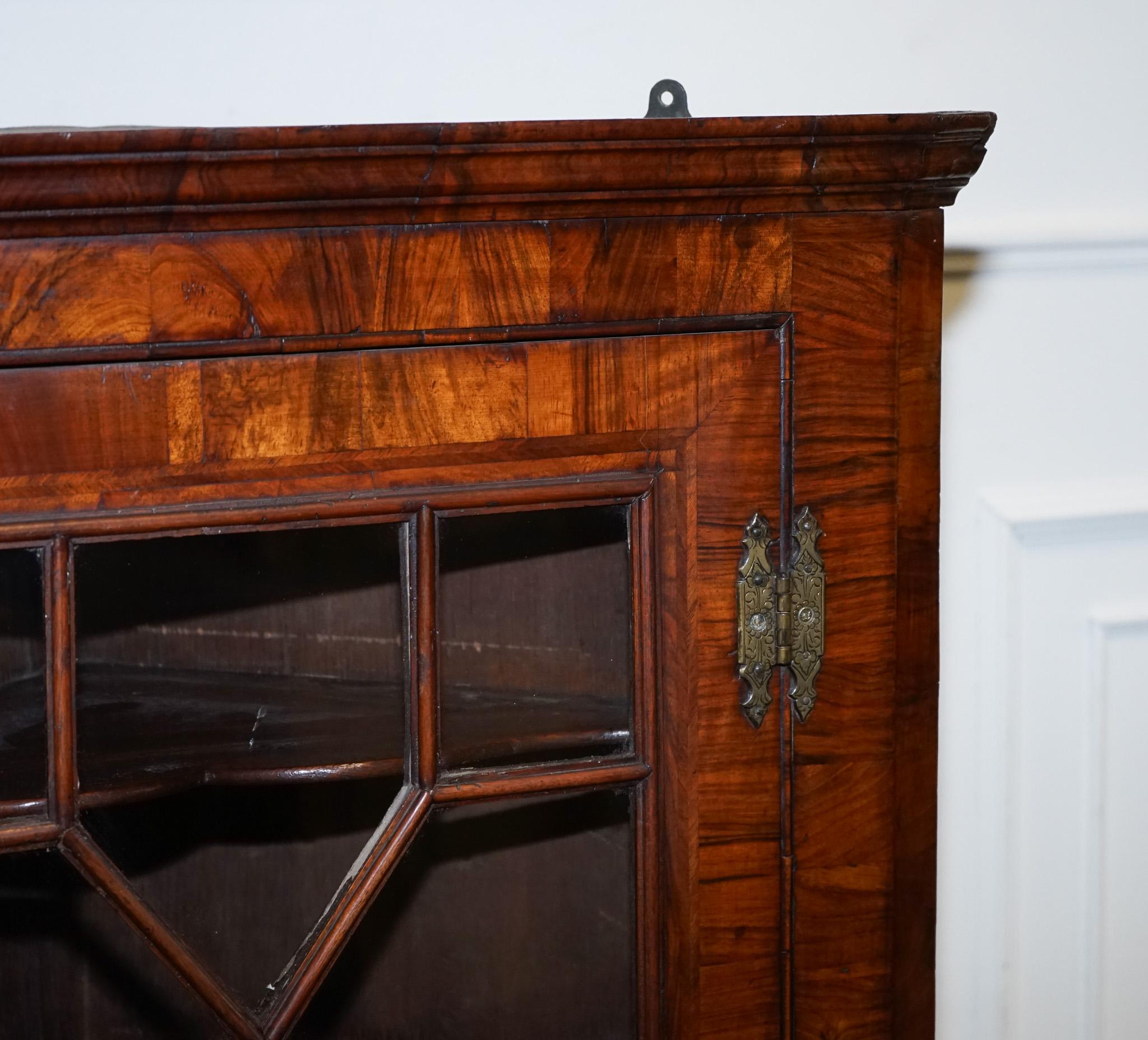 GEORGiAN CORNER HANGING DISPLAY CABINET BOOKCASE GLAZED DOOR DRAWER INSIDE For Sale 6