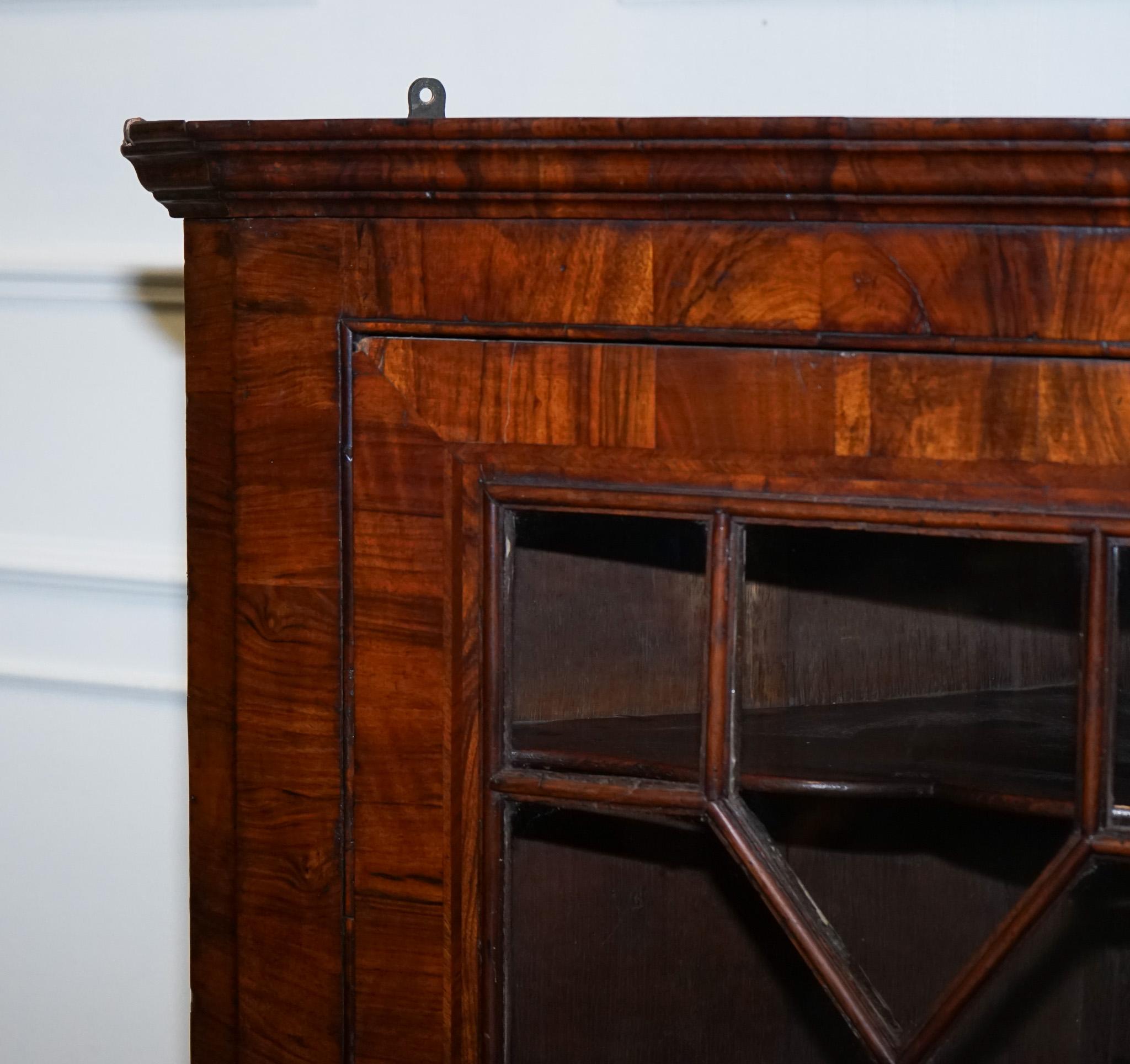 GEORGiAN CORNER HANGING DISPLAY CABINET BOOKCASE GLAZED DOOR DRAWER INSIDE For Sale 7