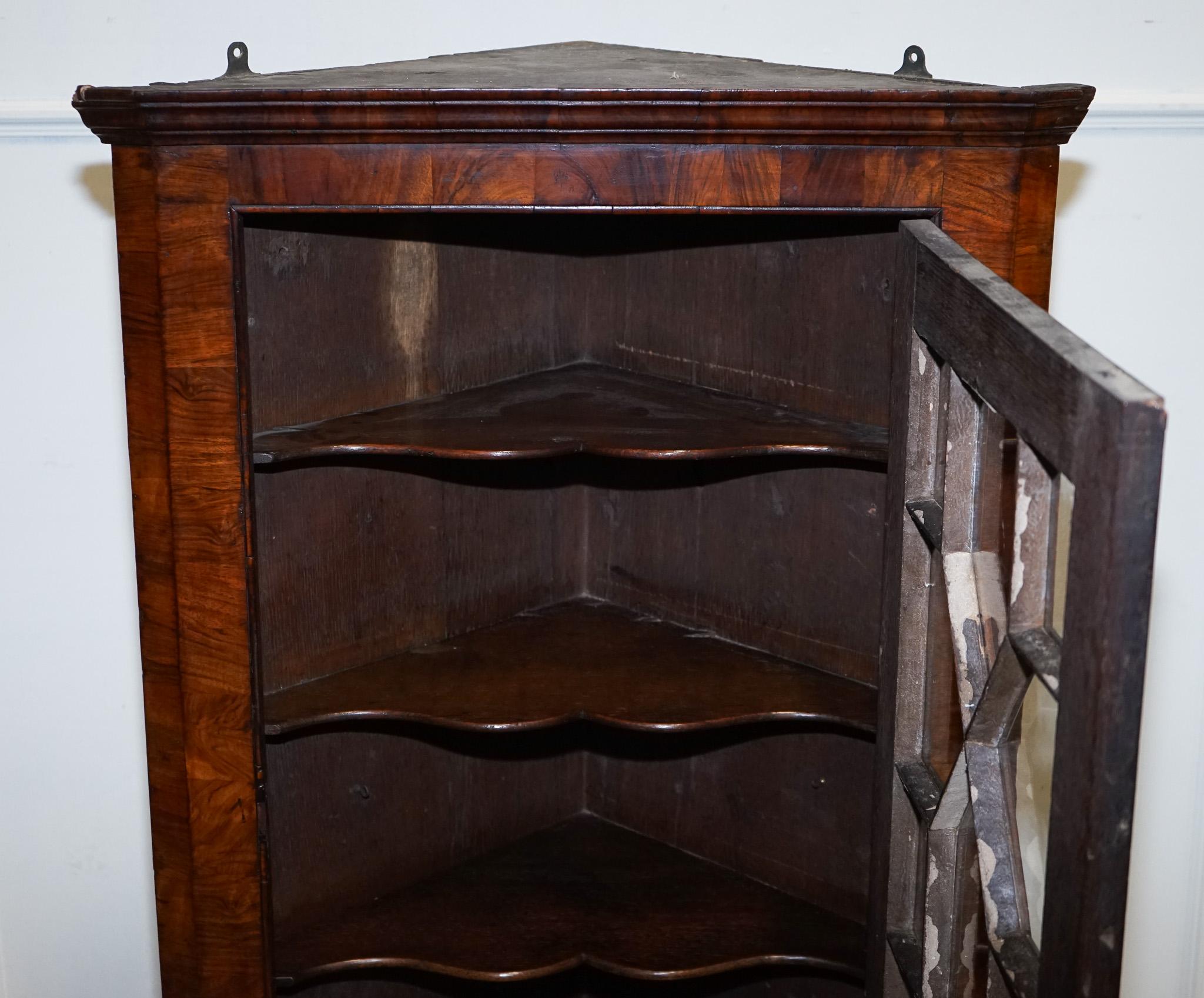 GEORGiAN CORNER HANGING DISPLAY CABINET BOOKCASE GLAZED DOOR DRAWER INSIDE For Sale 1