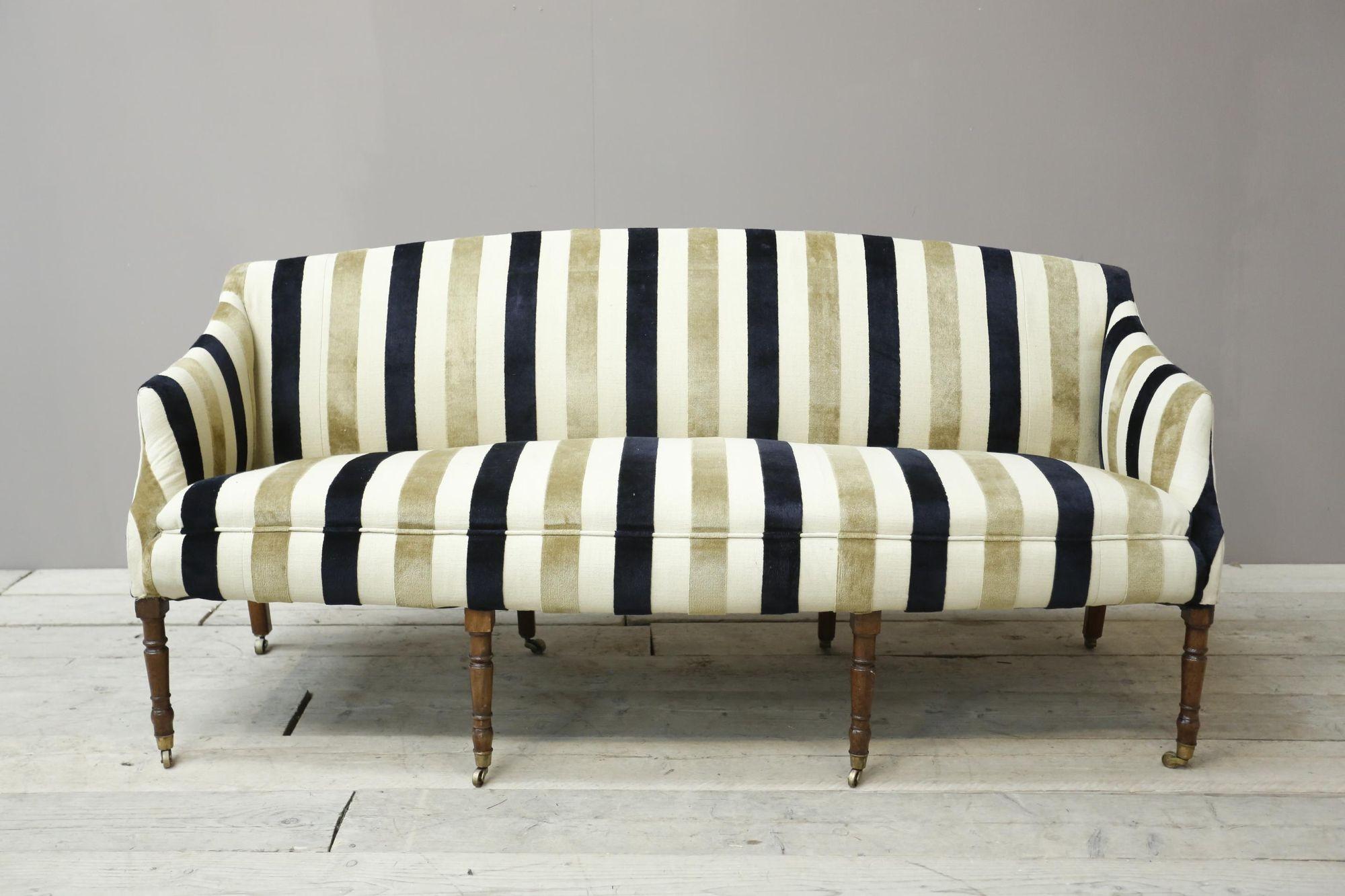 19th Century Georgian country house sofa with shaped arms For Sale