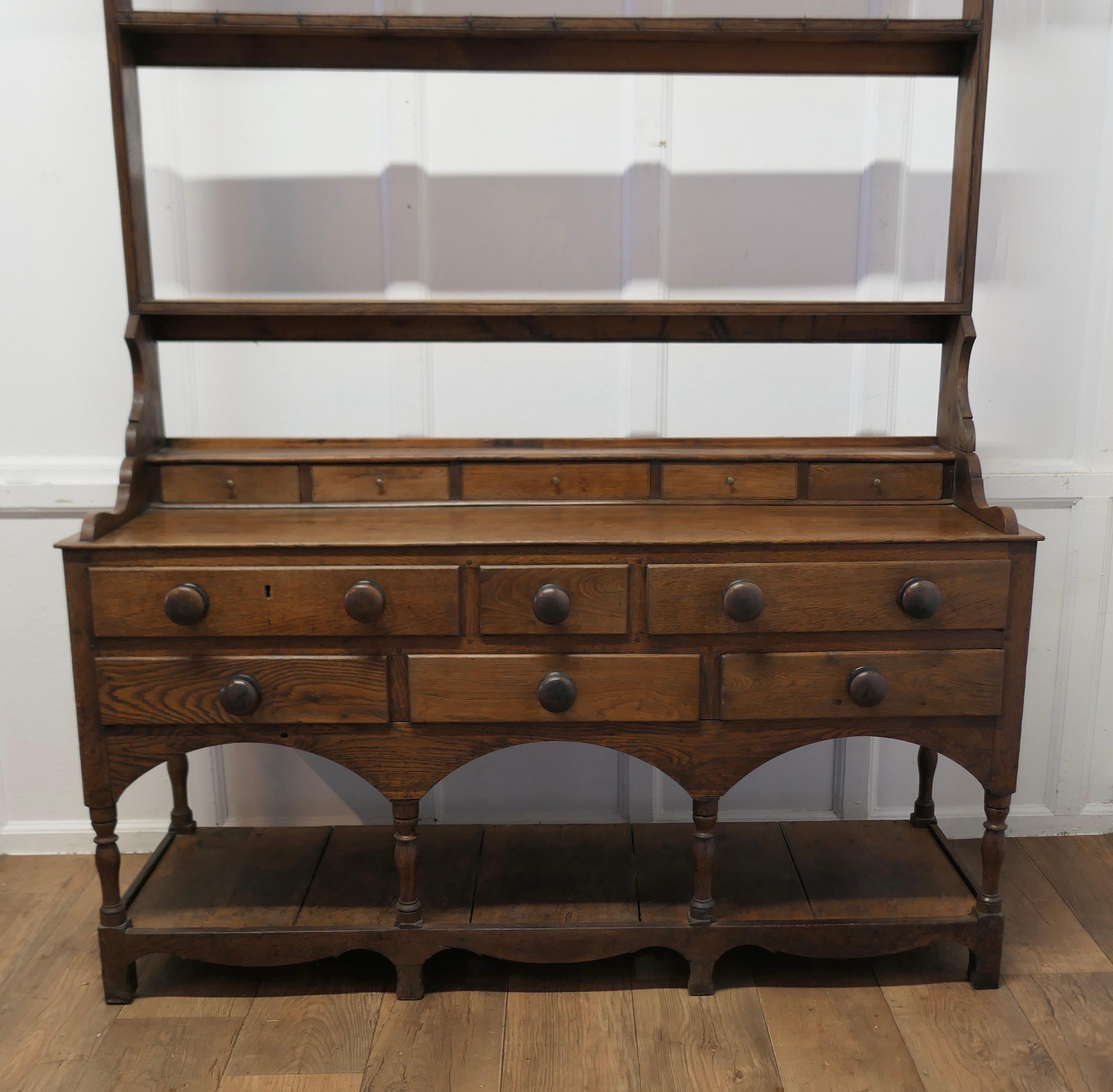 Georgian Country Oak Cottage Dresser    In Good Condition For Sale In Chillerton, Isle of Wight