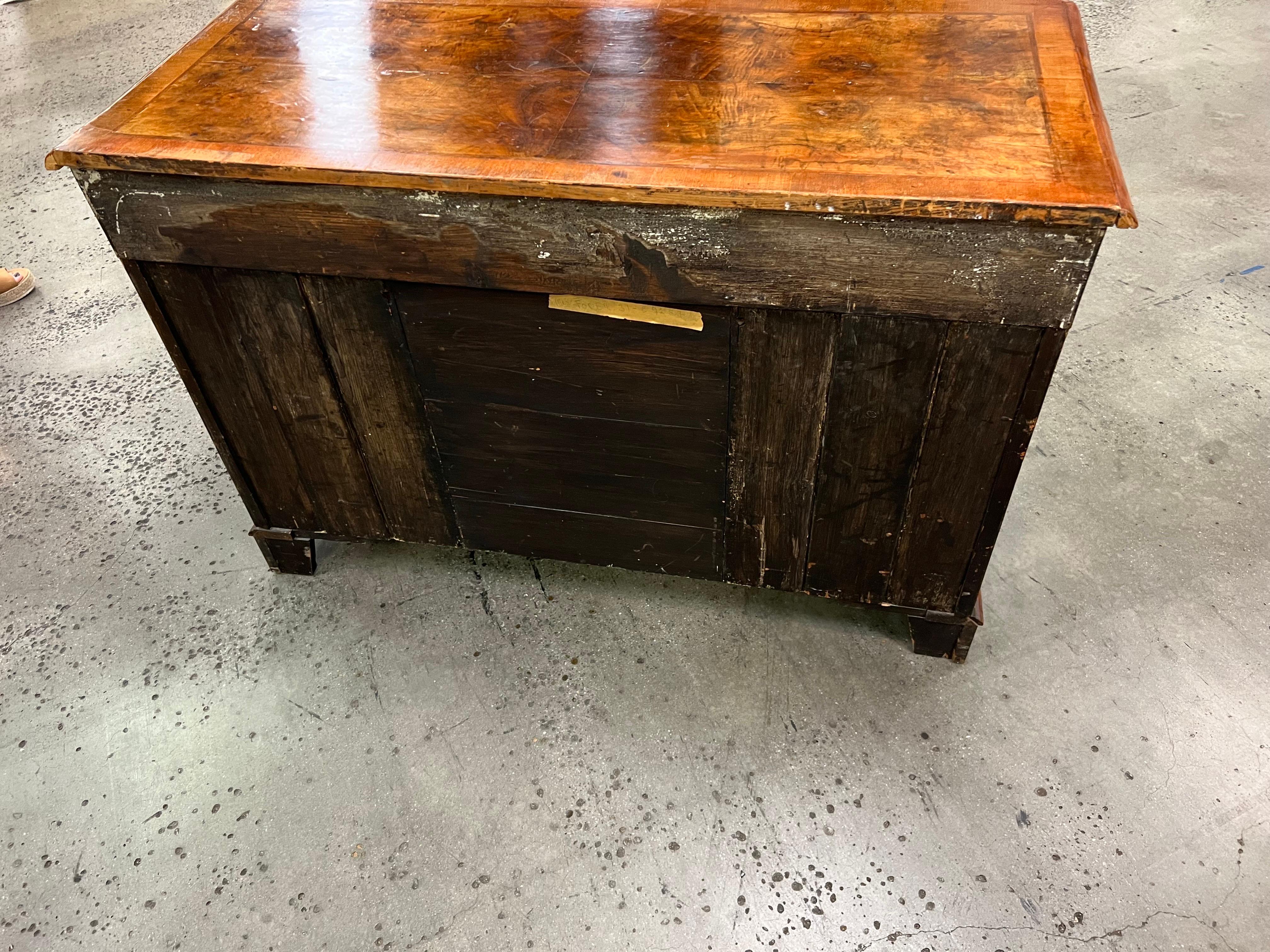 Georgian Crossbanded Walnut Console  In Good Condition For Sale In Charleston, SC