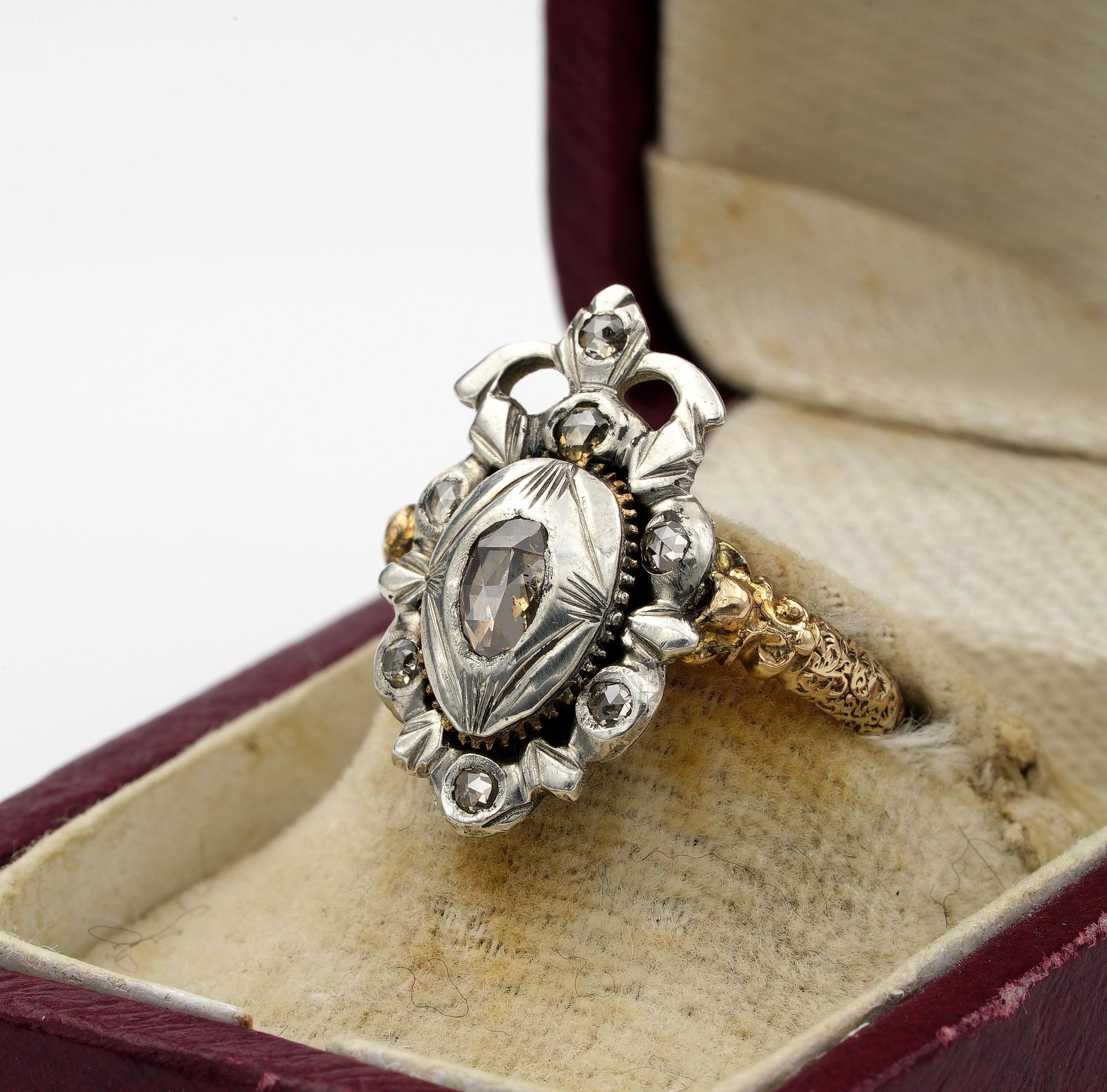 Bague de fiançailles à cœur couronné en diamant de style géorgien Unisexe en vente