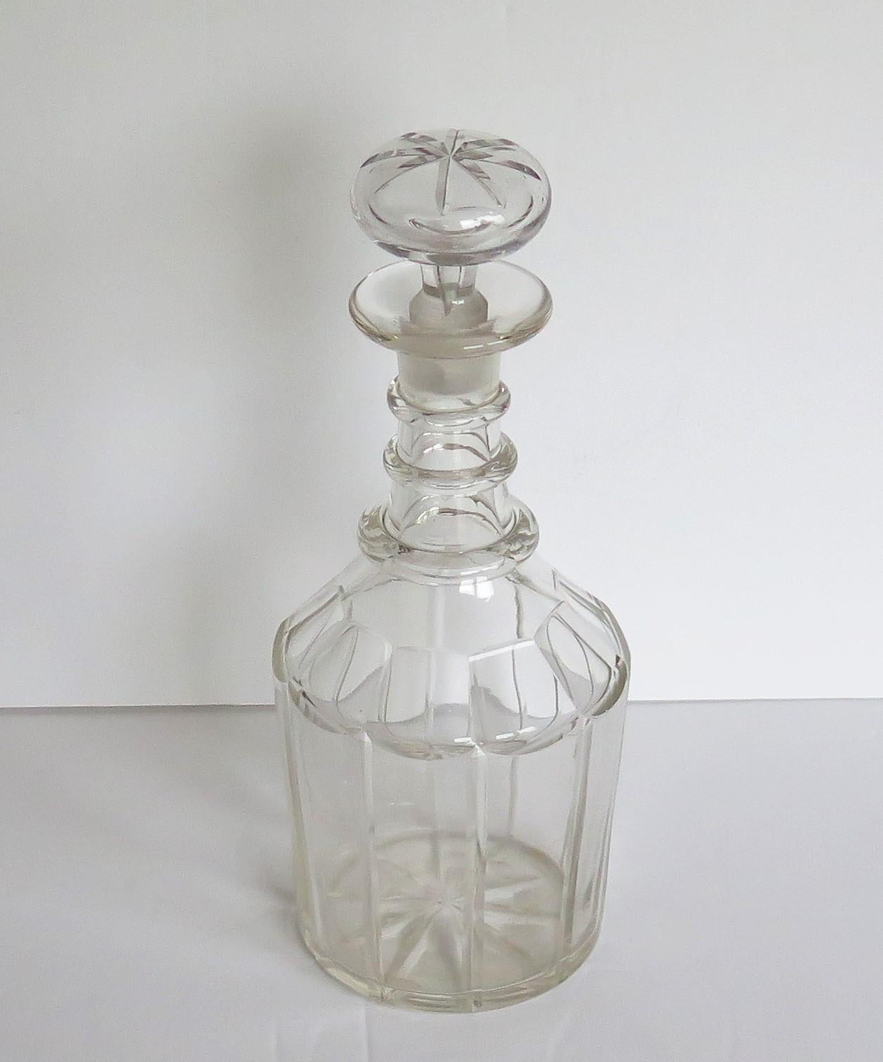 Georgian Crystal Lead Glass Decanter with Three Neck Rings and Mushroom Stopper  In Good Condition In Lincoln, Lincolnshire