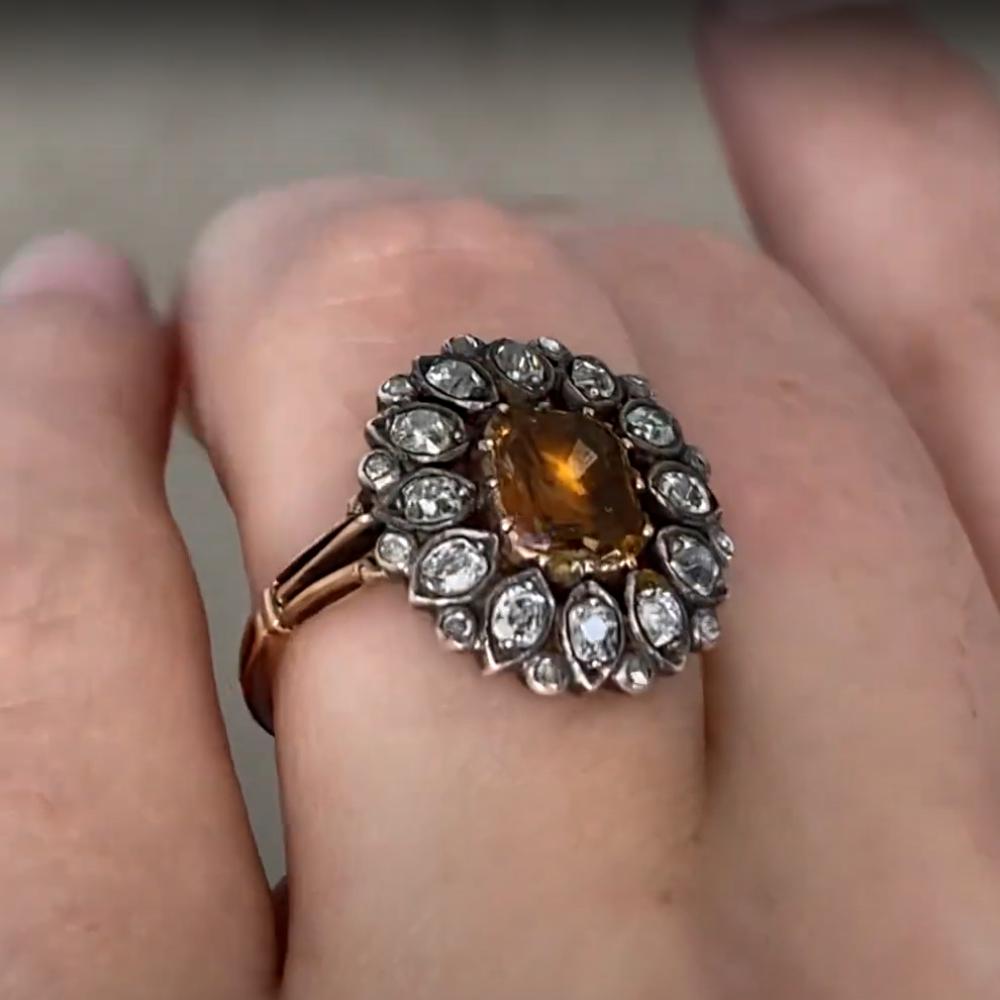 Georgien Bague géorgienne en or jaune 14k, topaze taille coussin et diamant à motif floral en vente