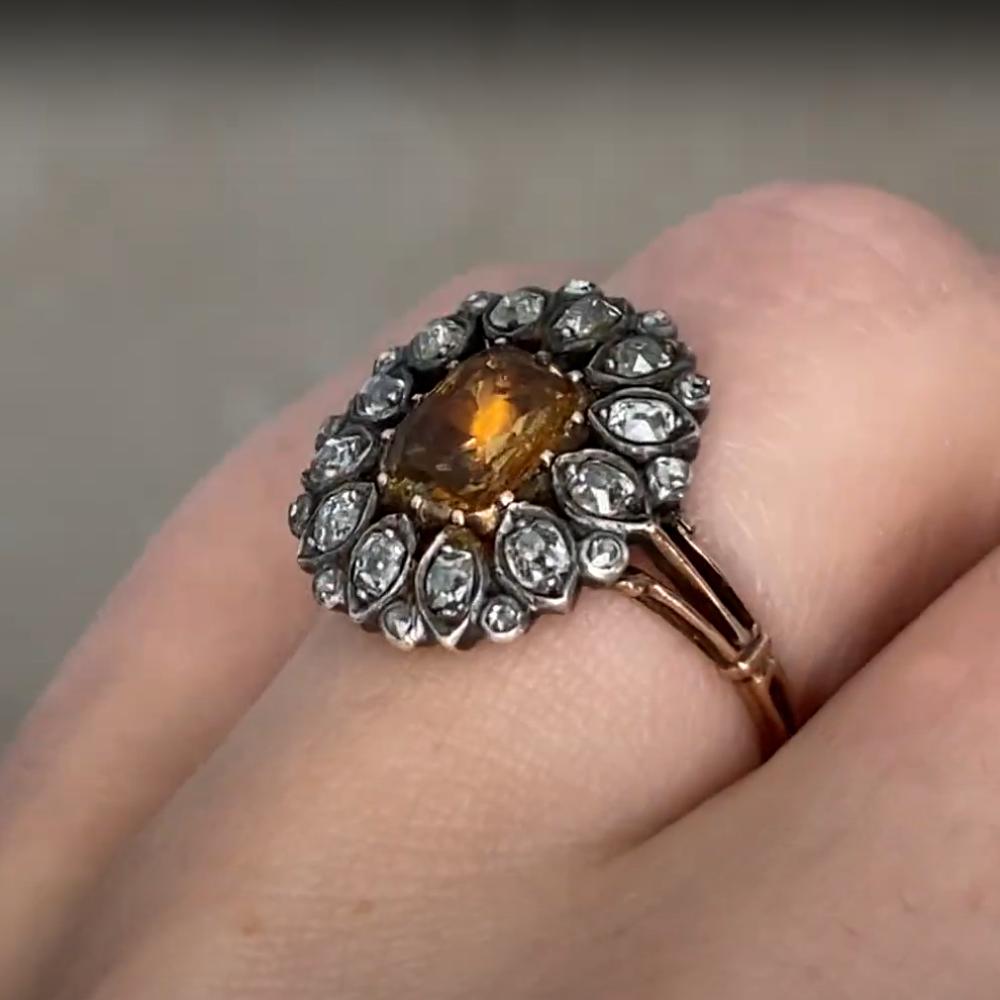 Taille coussin Bague géorgienne en or jaune 14k, topaze taille coussin et diamant à motif floral en vente