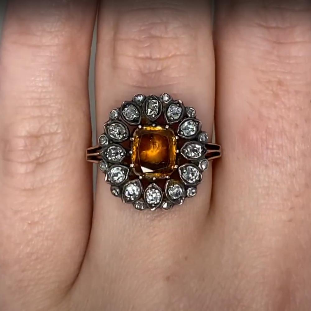 Bague géorgienne en or jaune 14k, topaze taille coussin et diamant à motif floral Excellent état - En vente à New York, NY