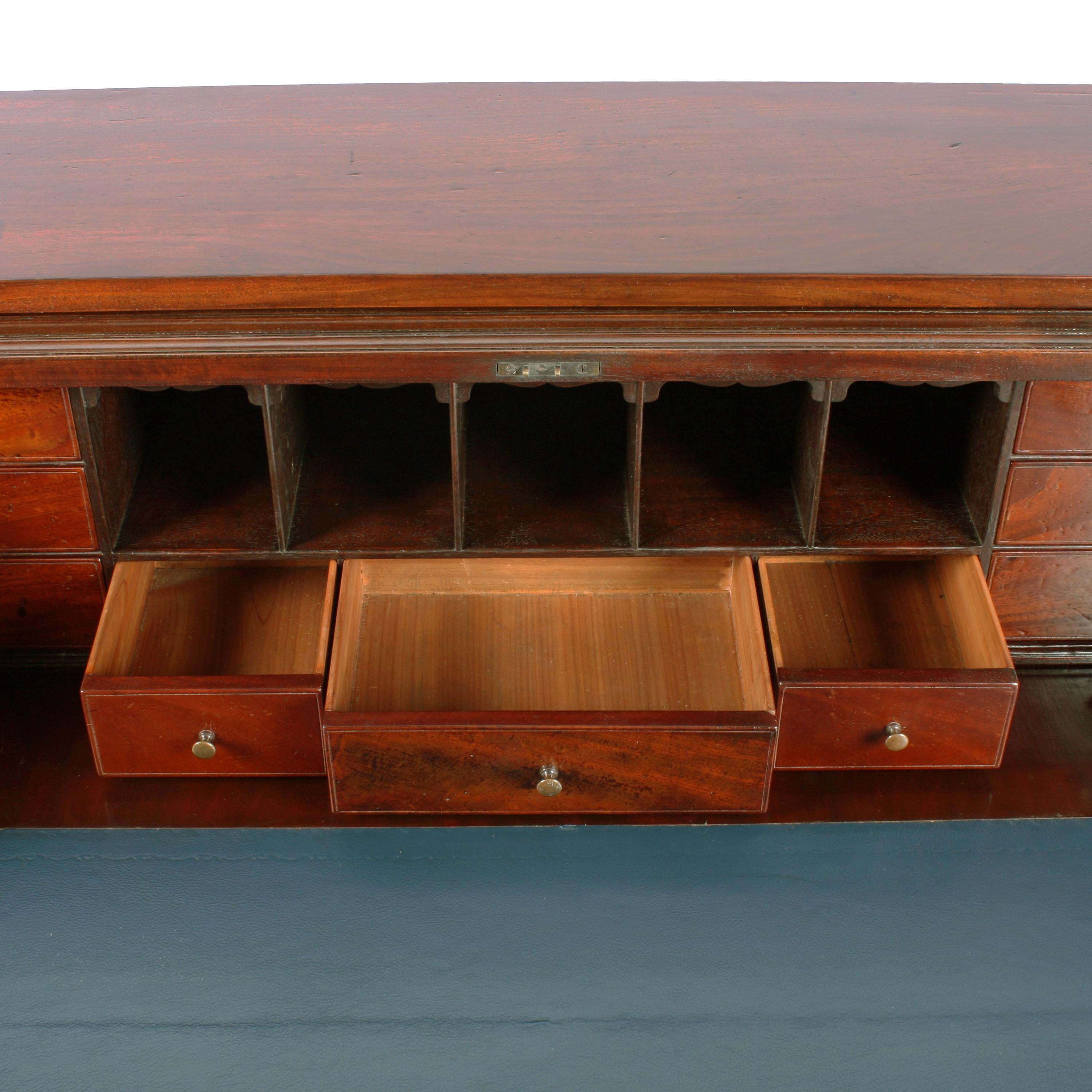 Georgian Cylinder Desk by Gillows For Sale 4