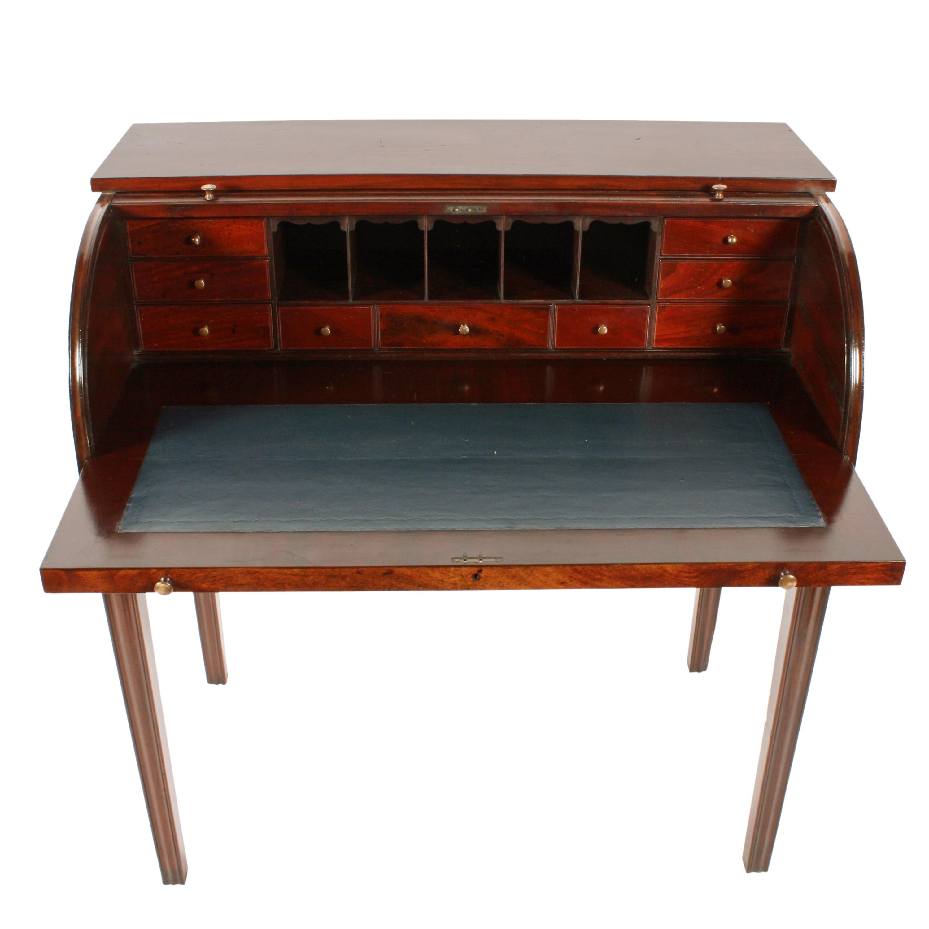Georgian Cylinder Desk by Gillows For Sale 1
