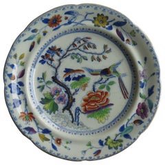 Assiette de table Davenport en pierre de fer peinte à la main avec un oiseau volant, circa 1820