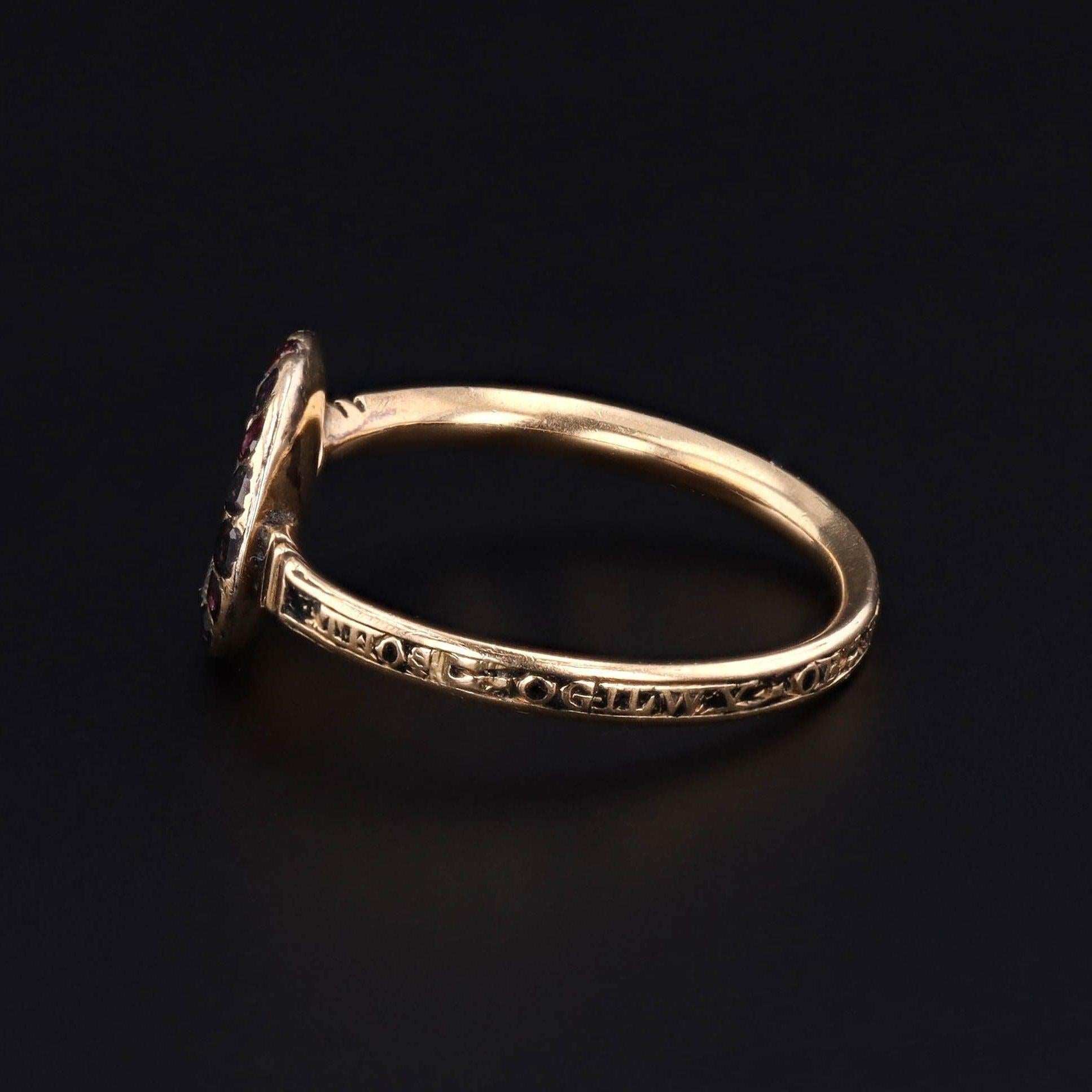 Round Cut Georgian Dendritic Agate and Garnet Mourning Ring of 18k Gold