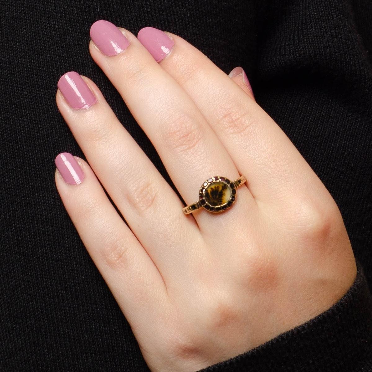 Women's Georgian Dendritic Agate and Garnet Mourning Ring of 18k Gold