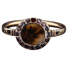 Georgian Dendritic Agate and Garnet Mourning Ring of 18k Gold
