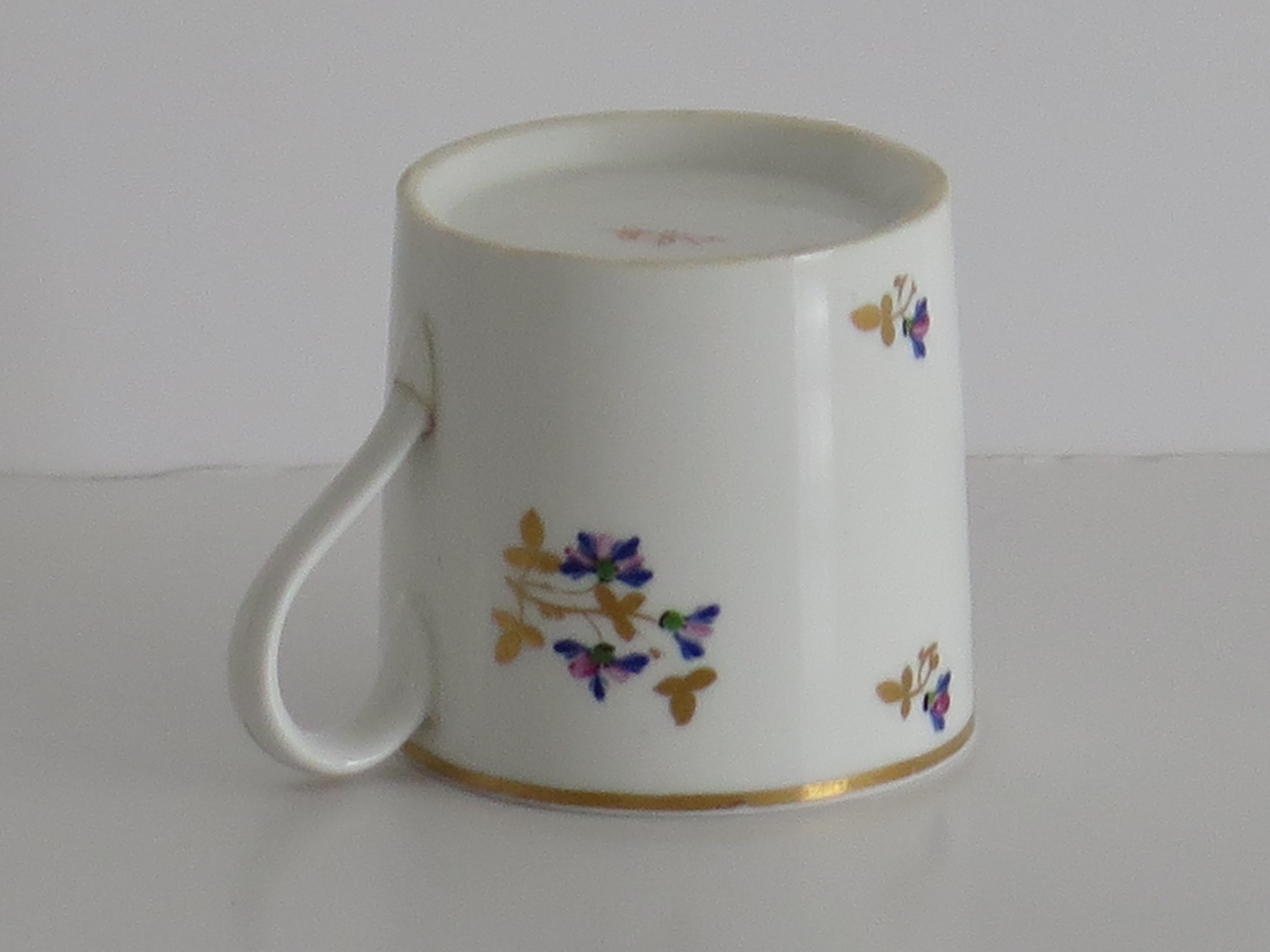 Georgian Derby Coffee Can Chantilly Sprigs gilded Pattern 129, circa 1810 For Sale 1