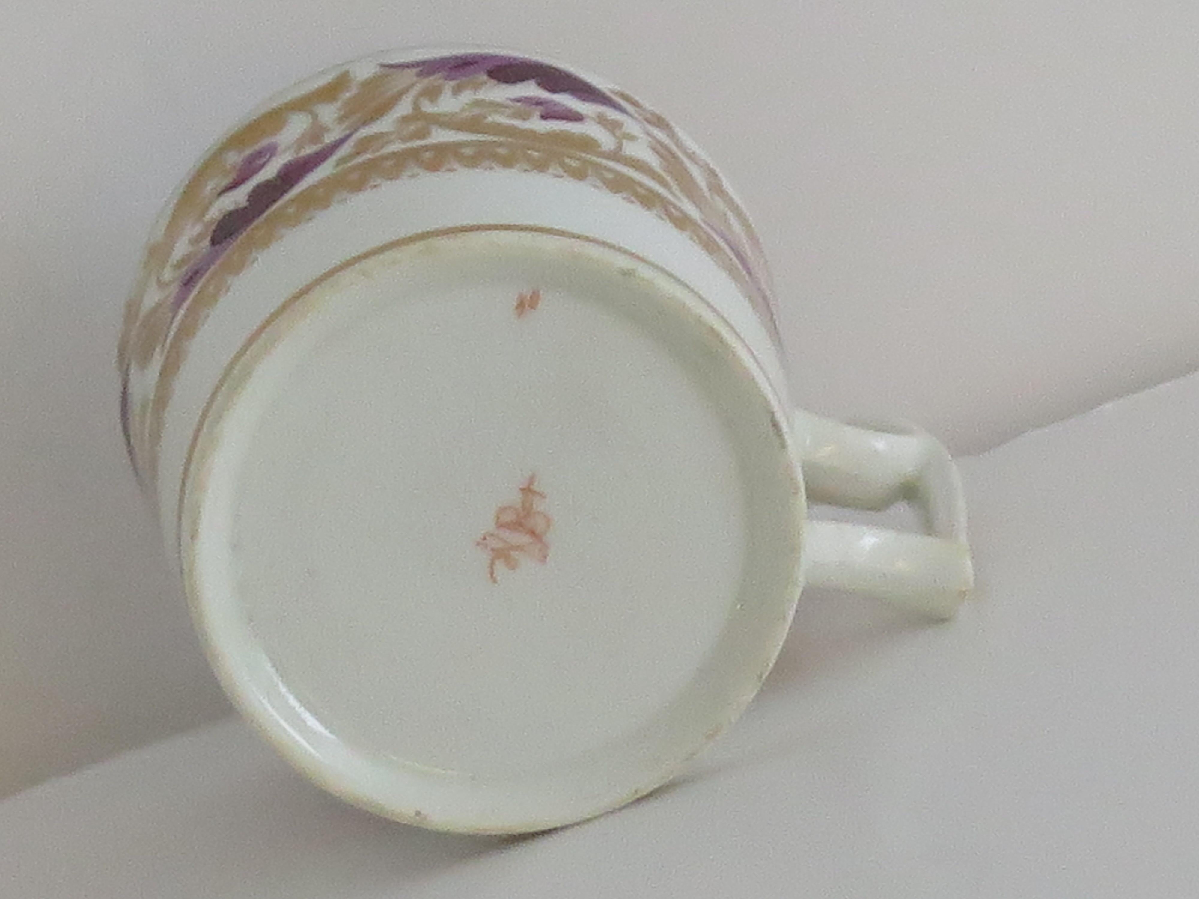 Georgianische Derby Kaffeekanne mit handgemaltem Muster 165,  um 1815 im Angebot 4