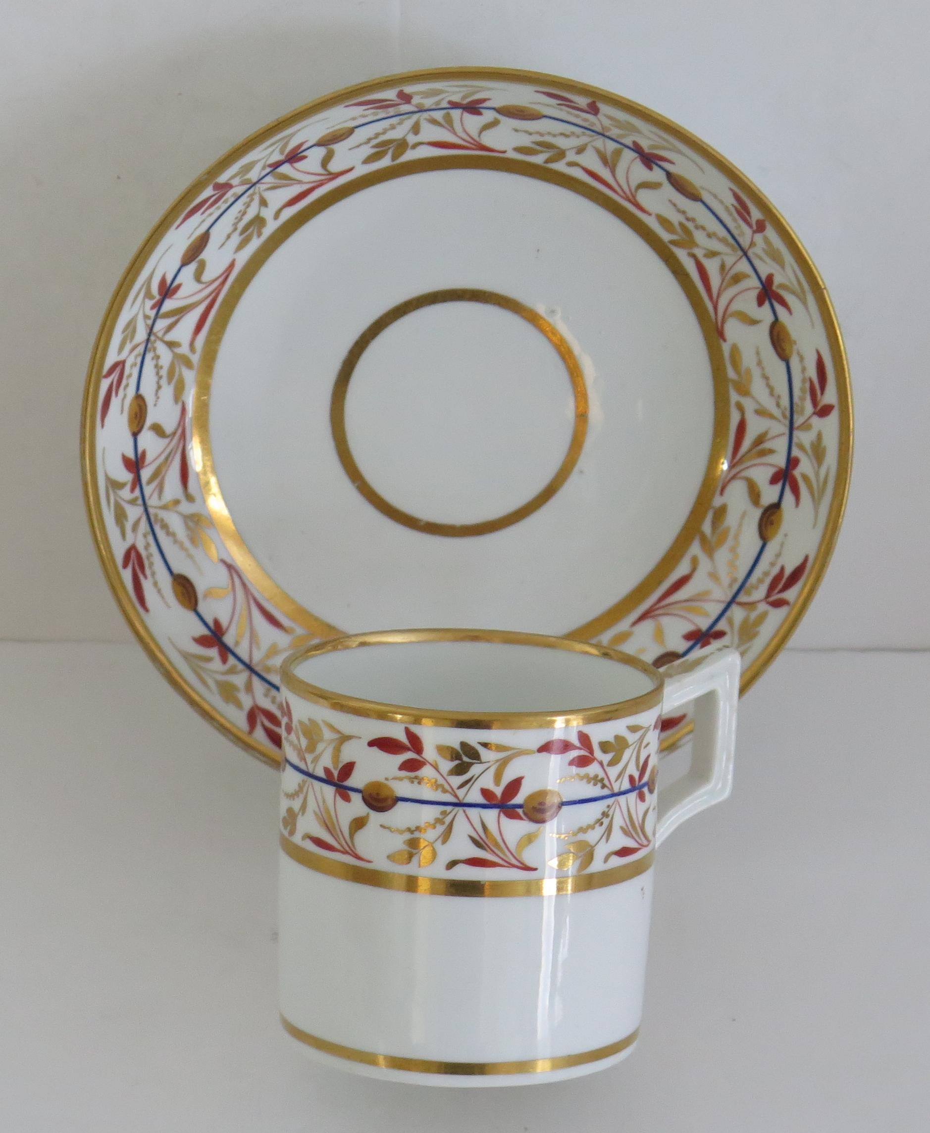 Giorgio III Duo di tazze e piattini Derby georgiani dipinti a mano, circa 1810 in vendita