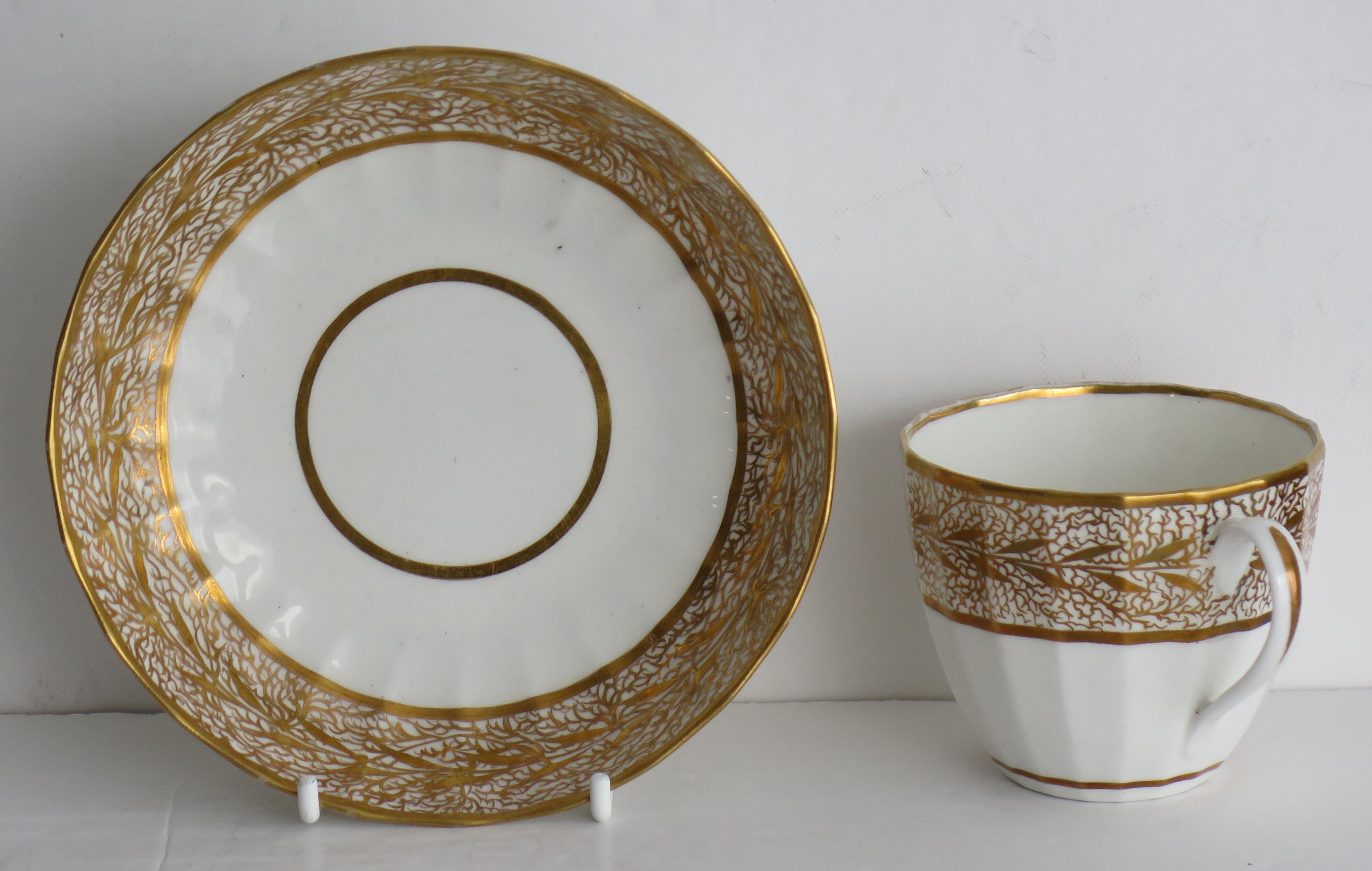 Dúo de Taza y Plato Derby Georgiano en Patrón 561, Marca Puce Circa 1800 Jorge III en venta