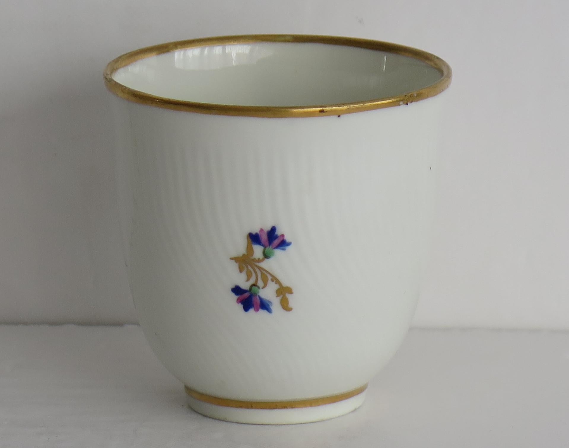 Georgian Derby Porcelain Coffee Cup Pattern 129 Puce Crown Mark, circa 1785 In Good Condition In Lincoln, Lincolnshire