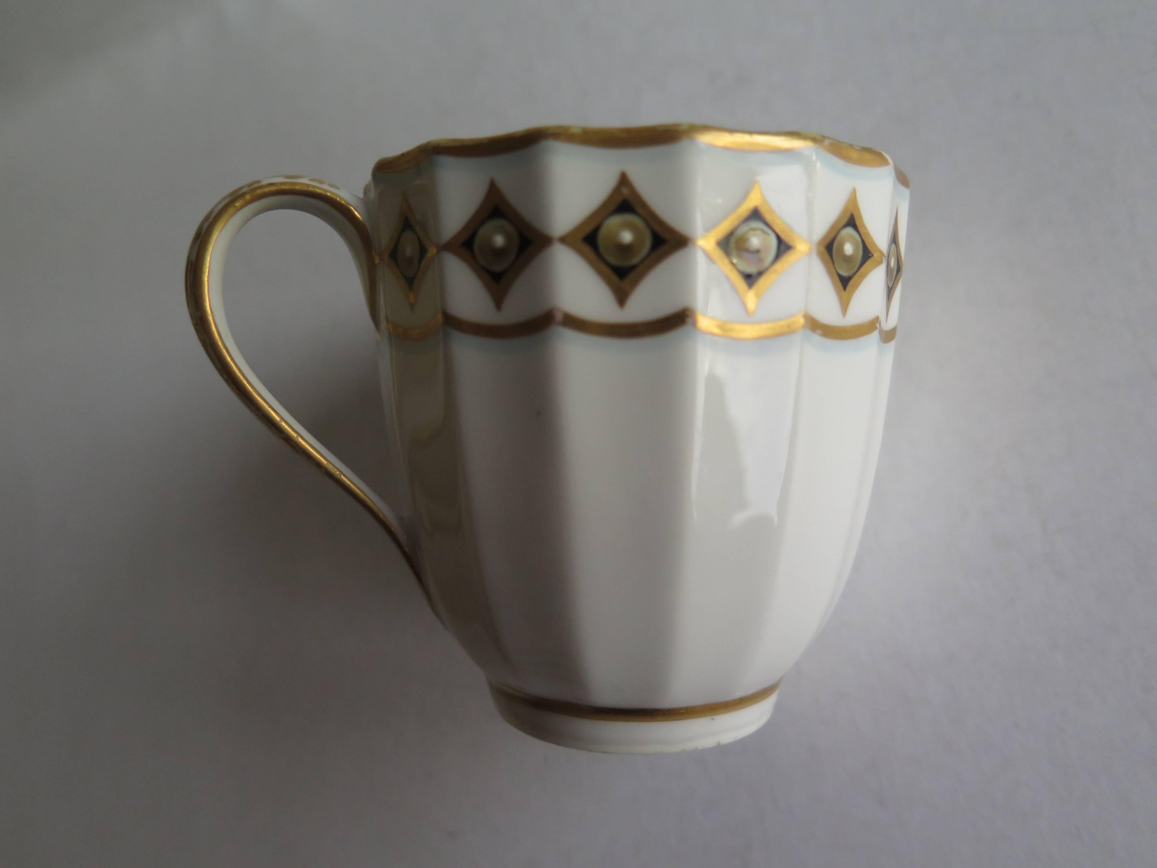 George III Georgian Derby Porcelain Coffee Cup Pattern 135 Puce Crown Mark, circa 1790
