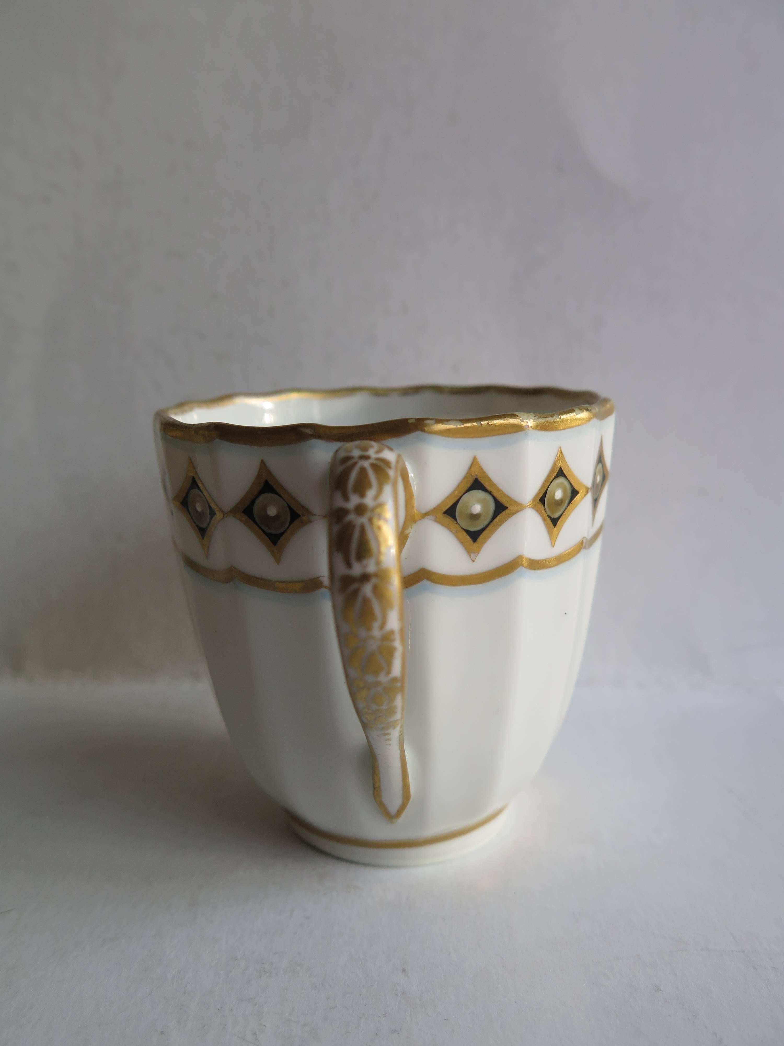 English Georgian Derby Porcelain Coffee Cup Pattern 135 Puce Crown Mark, circa 1790