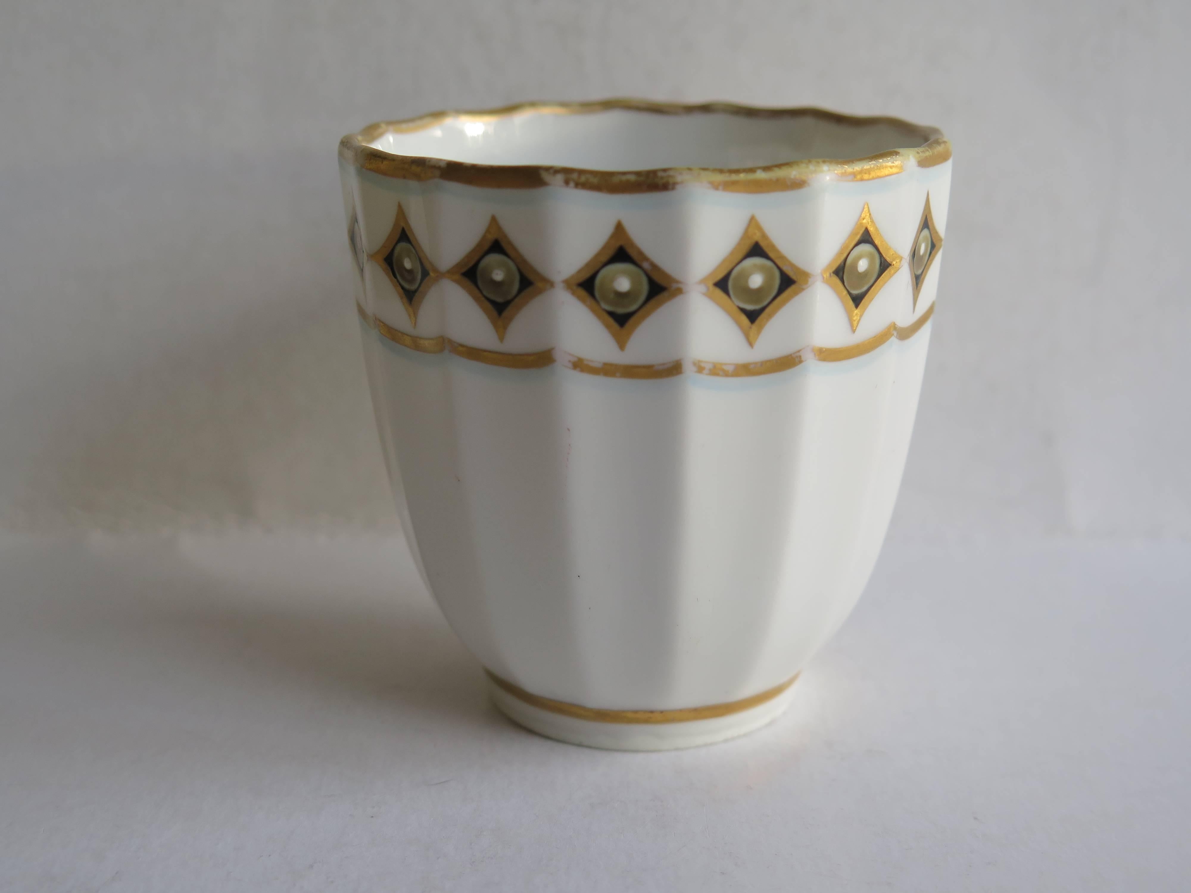 Hand-Painted Georgian Derby Porcelain Coffee Cup Pattern 135 Puce Crown Mark, circa 1790