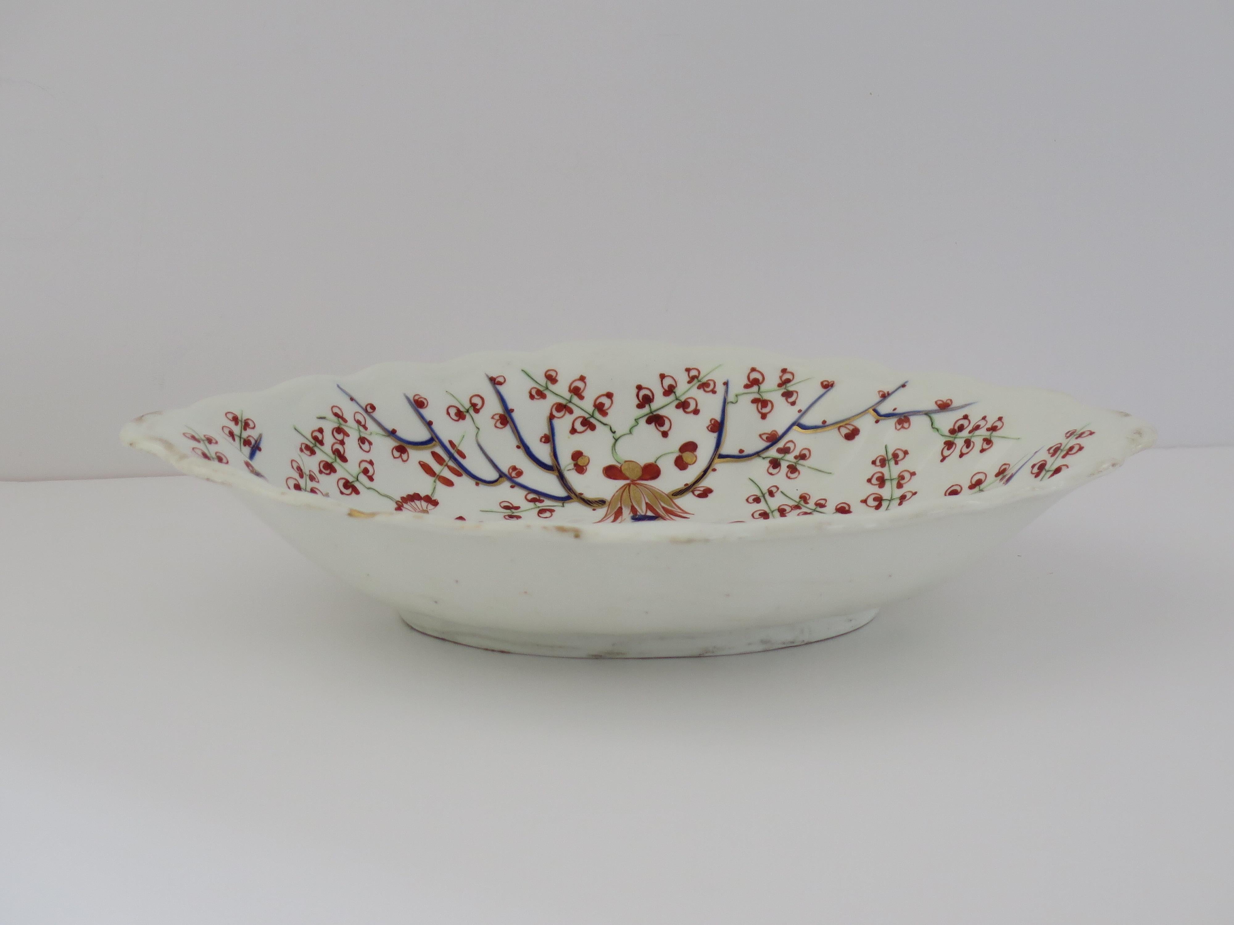 Plato o fuente de porcelana Georgiana Derby con motivo de perdiz pintado a mano, ca 1815 Inglés en venta