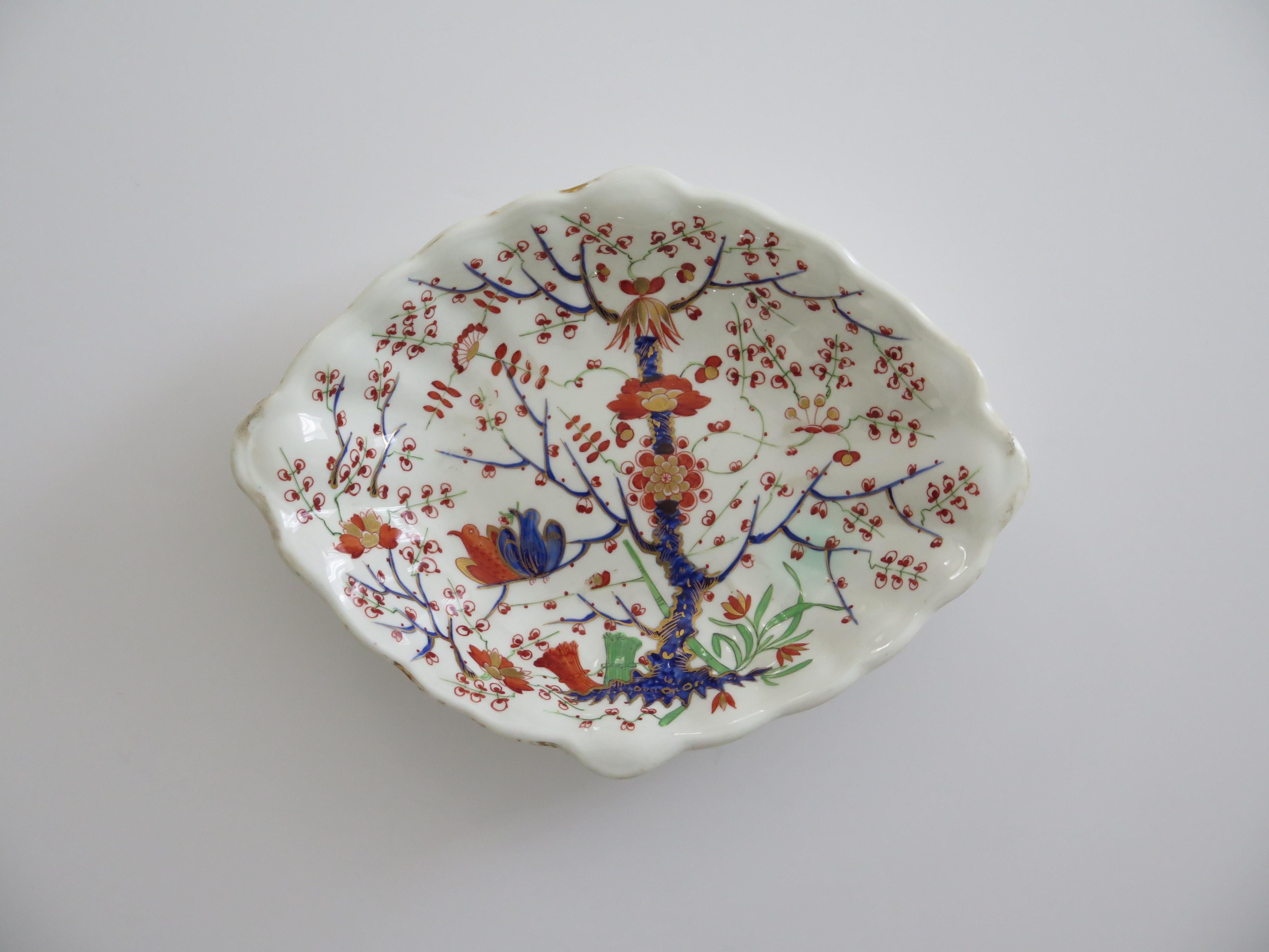 Plato o fuente de porcelana Georgiana Derby con motivo de perdiz pintado a mano, ca 1815 Pintado a mano en venta