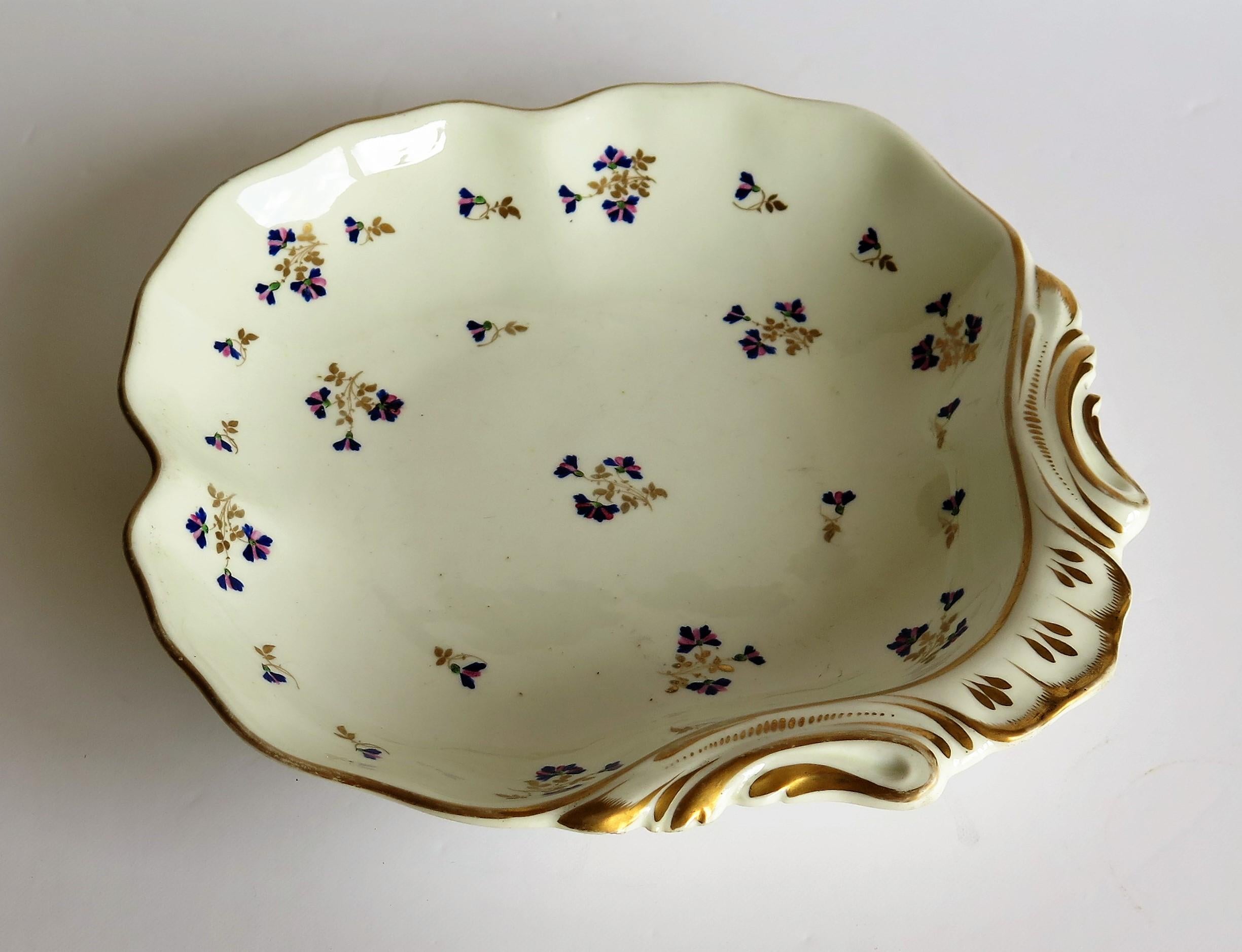 19th Century Georgian Derby Shell Dish or Plate Hand Painted & Gilded Pattern 129, Ca 1810 For Sale