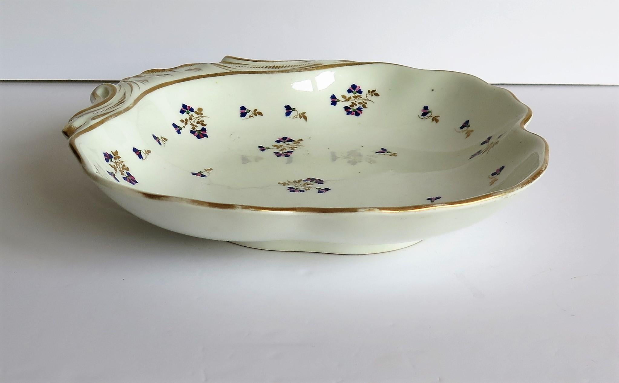 Porcelain Georgian Derby Shell Dish or Plate Hand Painted & Gilded Pattern 129, Ca 1810 For Sale