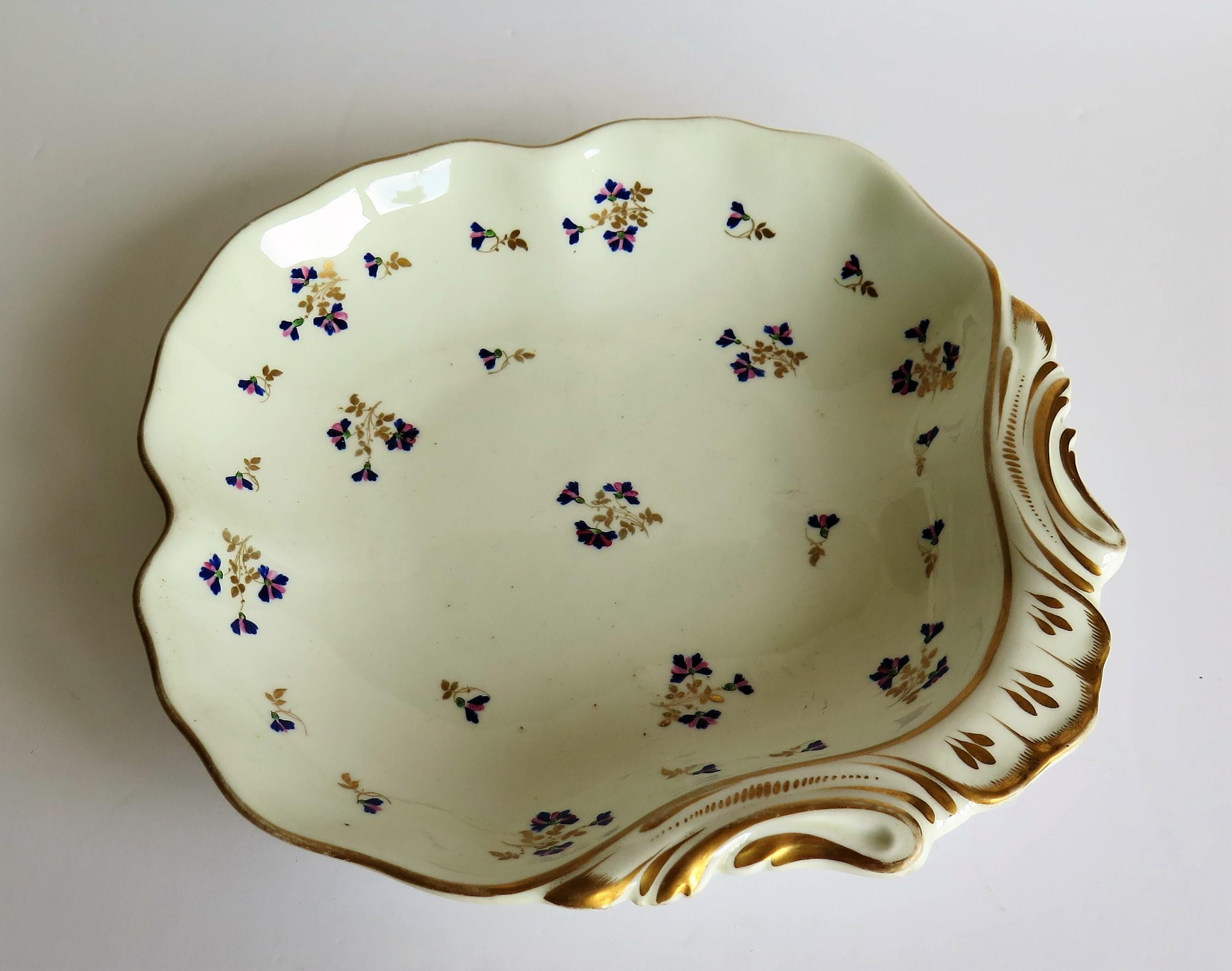 Hand-Painted Georgian Derby Shell Dish or Plate Hand Painted & Gilded Pattern 129, Ca 1810 For Sale