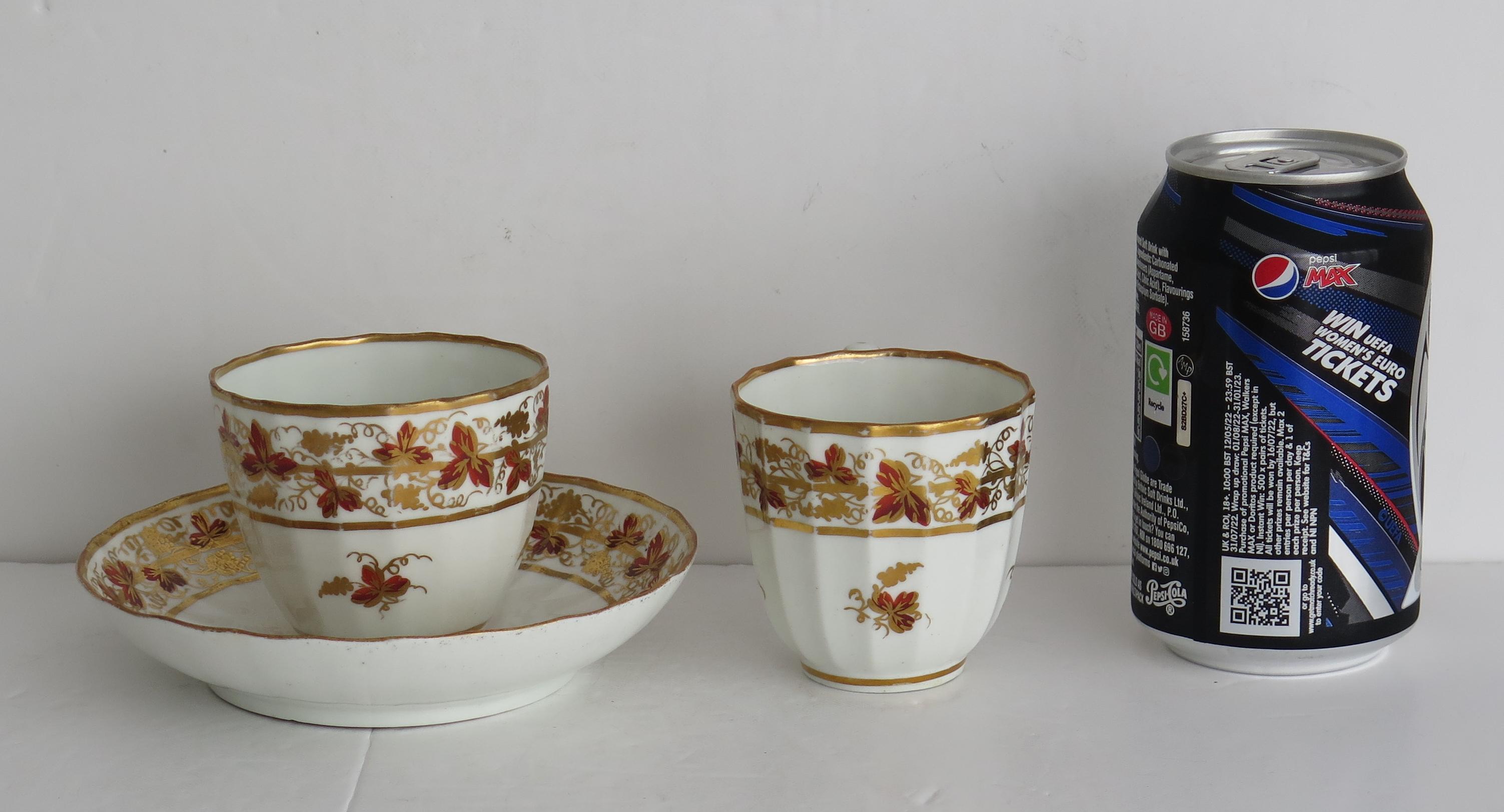Georgian Derby Trio Tea & Coffee Cup & Saucer Pattern 569, Puce Mark Circa 1795 For Sale 2