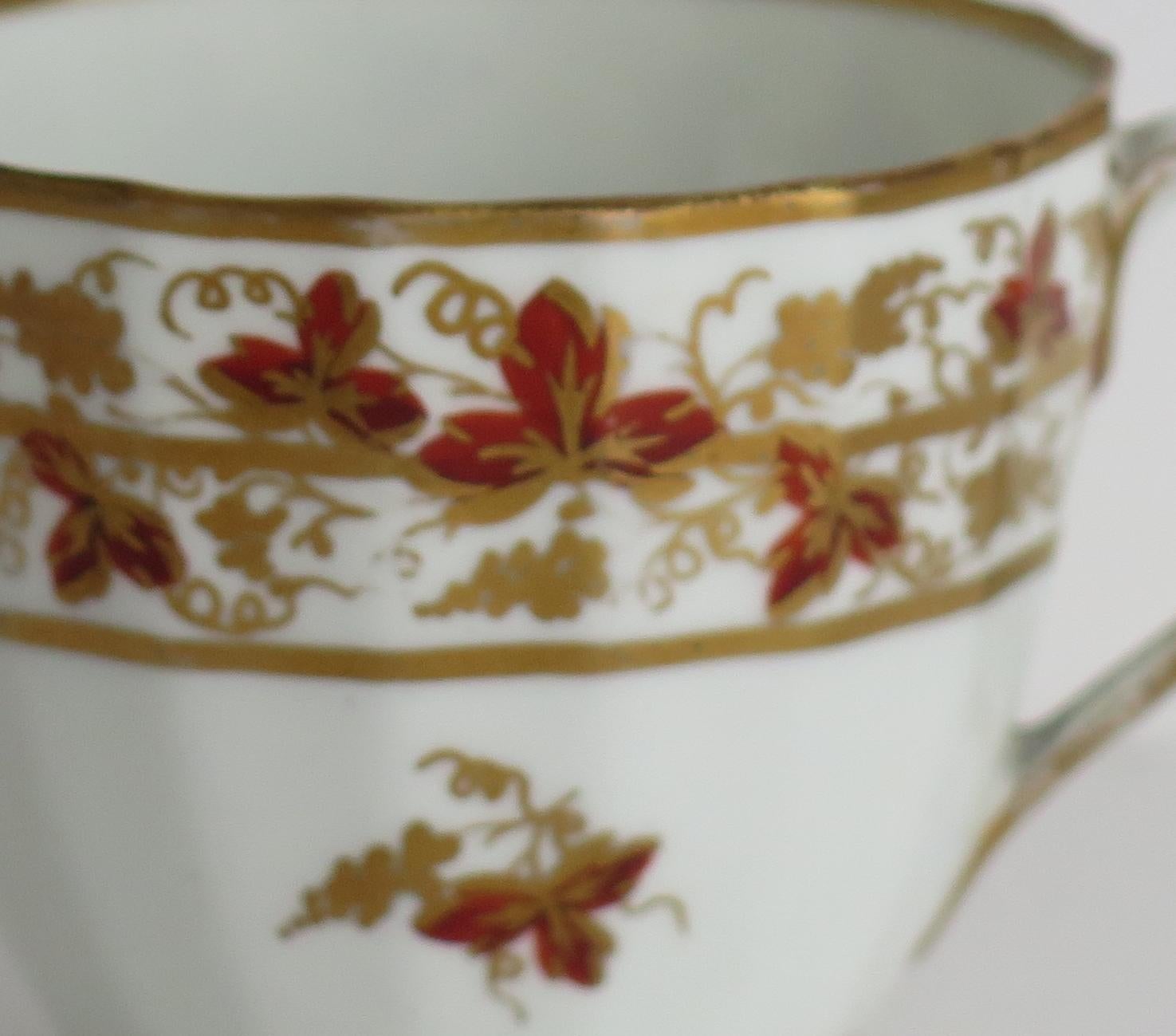 Tasse à thé, tasse à café et soucoupe Trio Derby géorgienne à motif 569, marque Puce Mark vers 1795 en vente 1