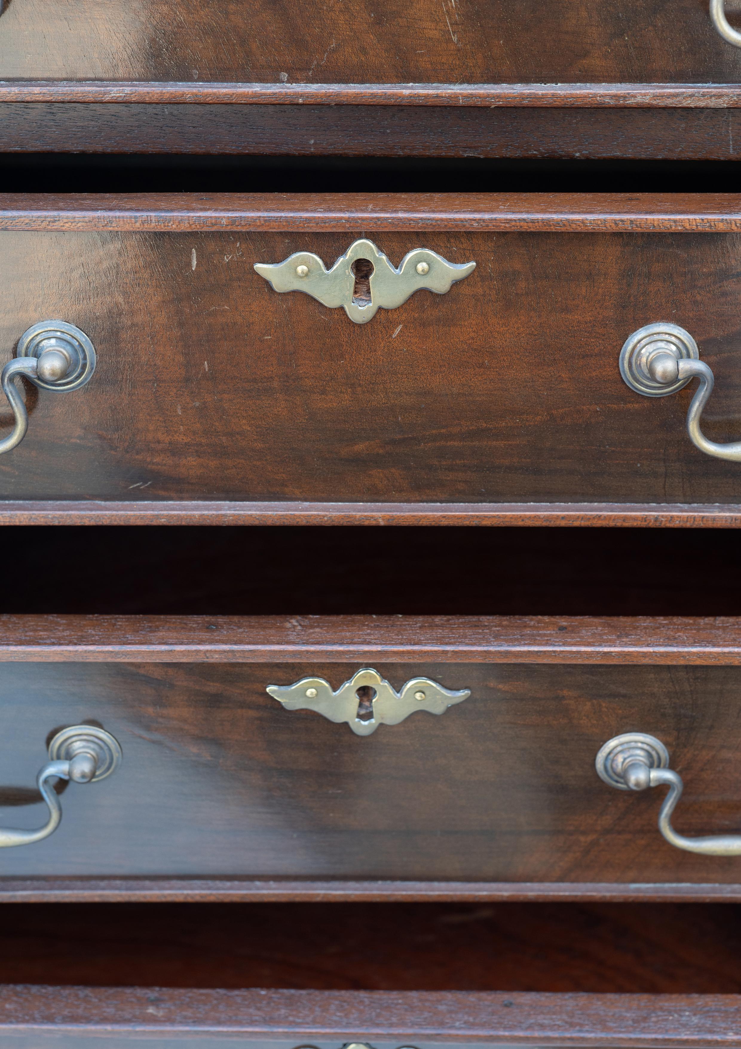 Georgian Design Pair of Antique Bedside Chest of Drawers & Brass Batwing Handles For Sale 1