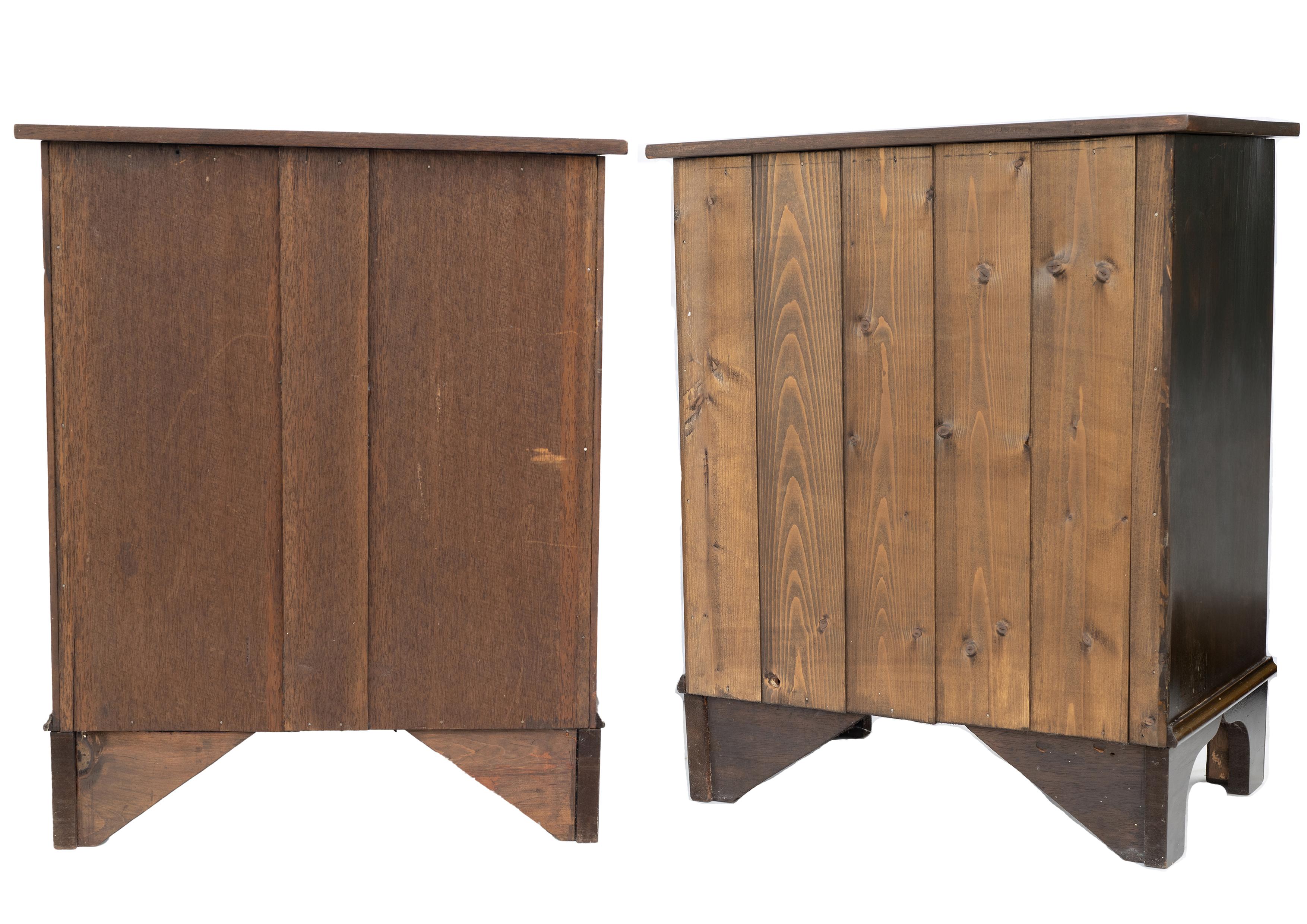 Georgian Design Pair of Antique Bedside Chest of Drawers & Brass Batwing Handles For Sale 2