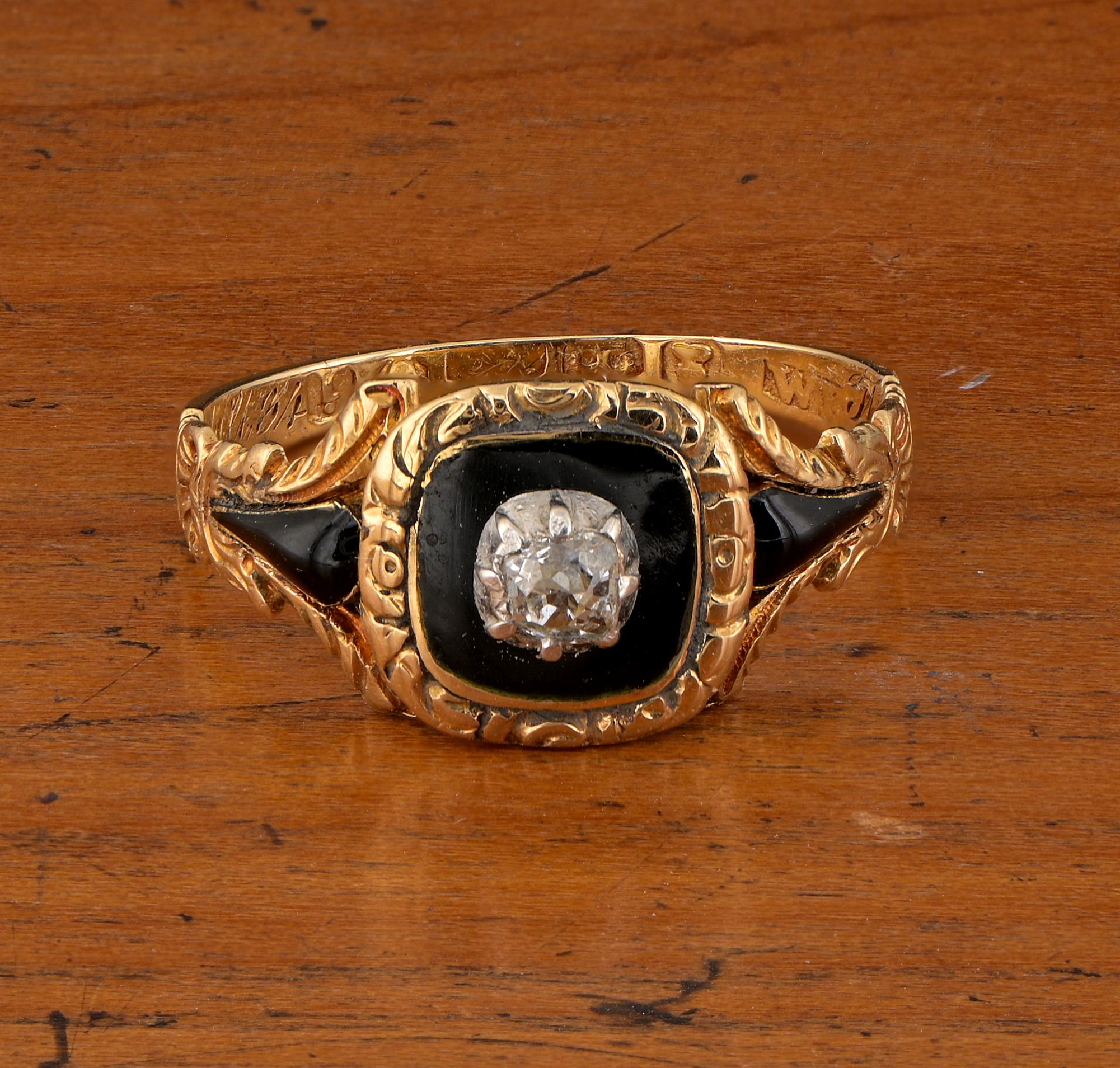 Georgischer Diamant Schwarz Emaille Medaillon Trauer 18 KT Ring (Alteuropäischer Brillantschliff) im Angebot