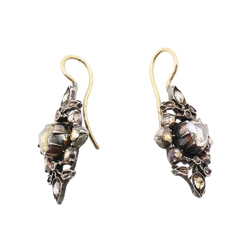 Taglio a rosa Orecchini di diamanti georgiani in oro e argento con design floreale in vendita