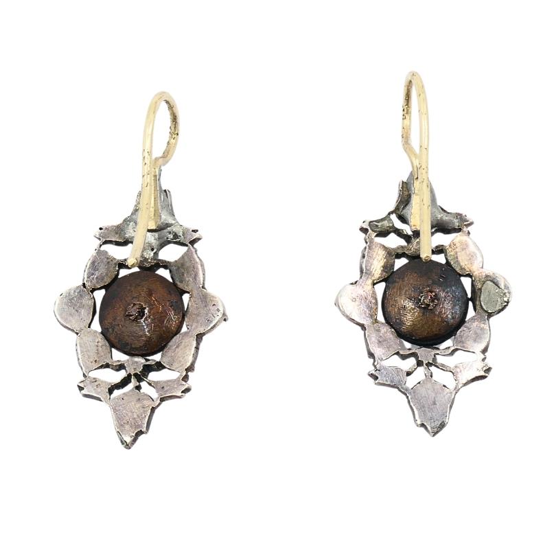 Orecchini di diamanti georgiani in oro e argento con design floreale in vendita 2
