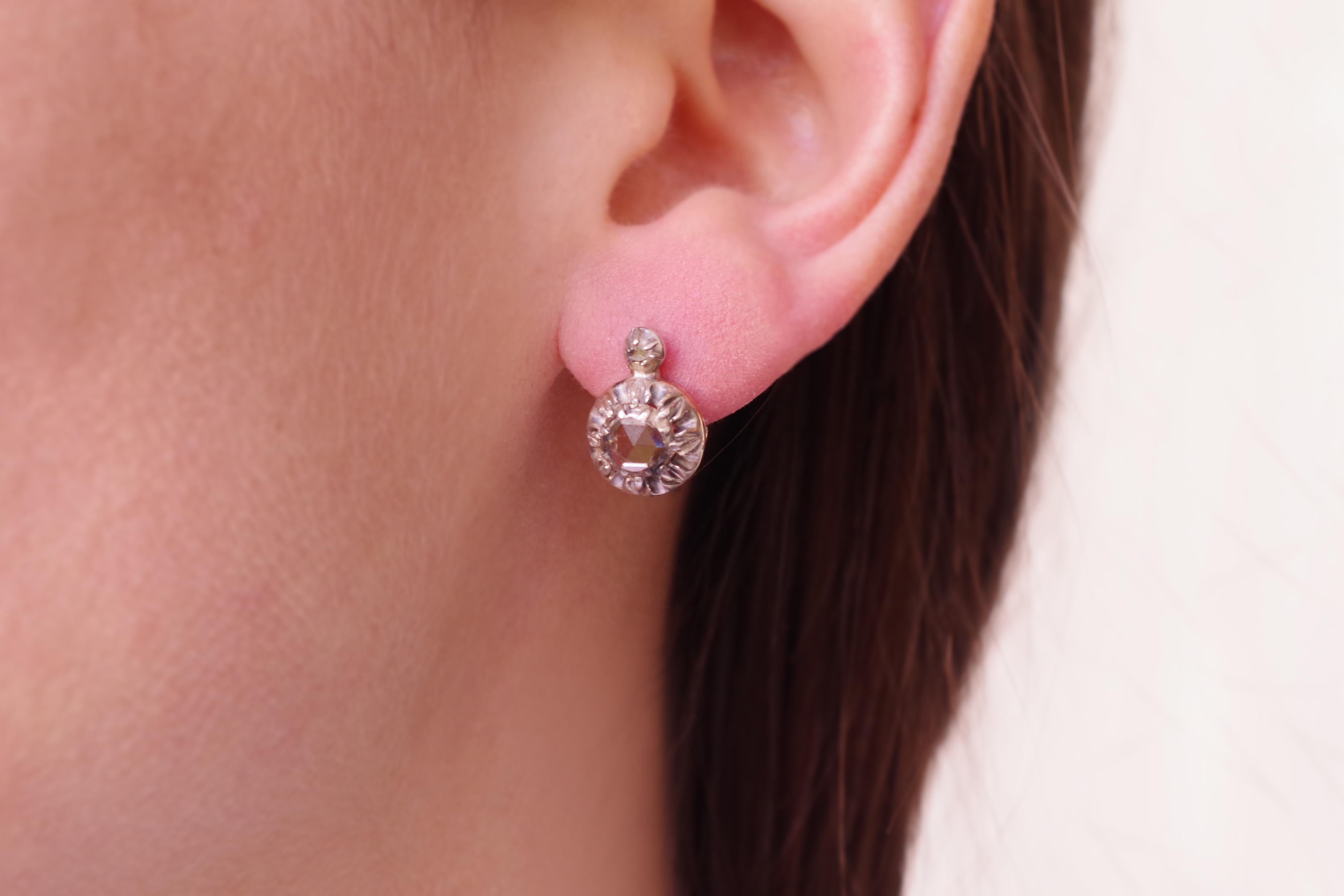 French Georgian Diamond earrings sleepers made of 18 karat pink gold and silver. Two rose-cut diamonds are bezel-set on a silver settings. Eight little prongs hold the main diamond. The back of the sleeper is in rose gold. Jewel from the beginning