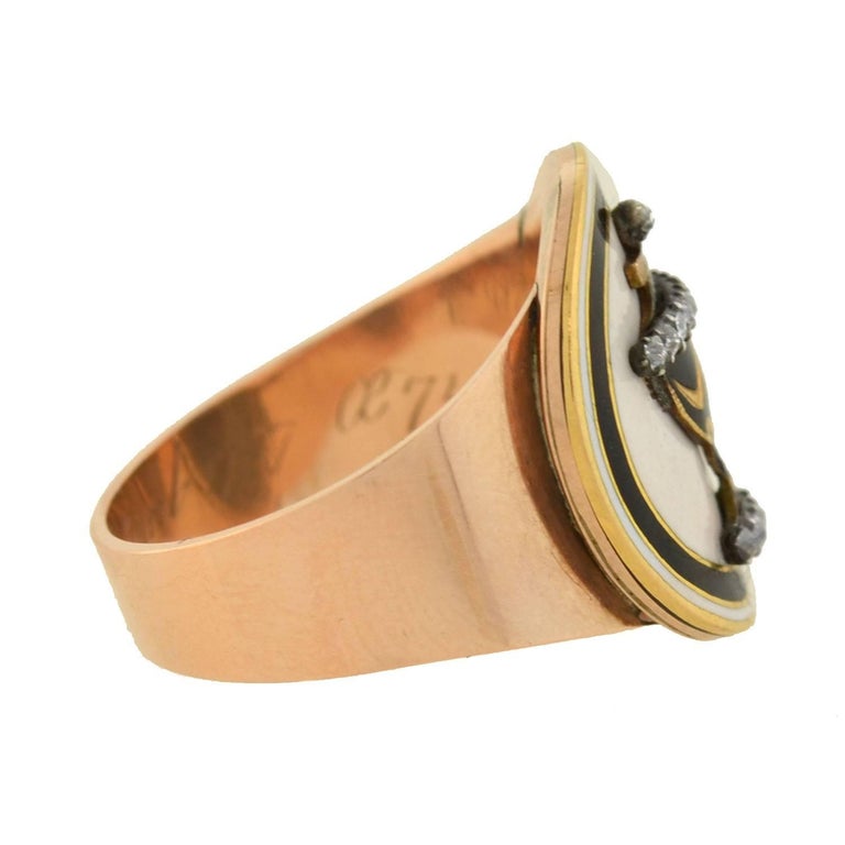 This exceptional memorial urn ring from the Georgian era (ca1779) is quite an unusual piece! Crafted in 18kt rose gold, the ring is richly detailed, and serves as a fine example of the mourning jewelry tradition. Set atop a wide but flat rose gold