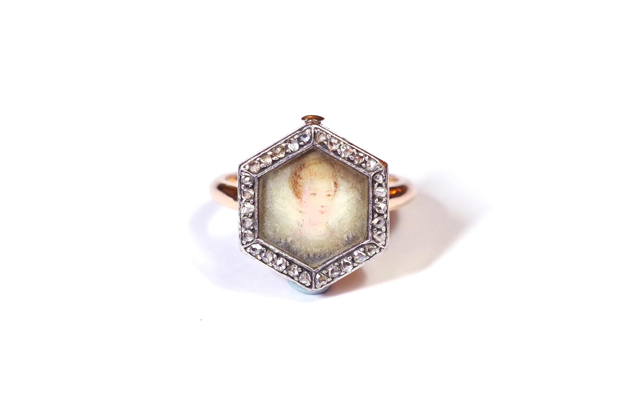 Georgian diamond portrait ring in rose gold 18 karats and silver 800 thousandth. Antique ring composed of a hexagonal bezel enclosing a lady's portrait. The miniature portrait is painted on organic matter, it is highlighted by a surround of thirty