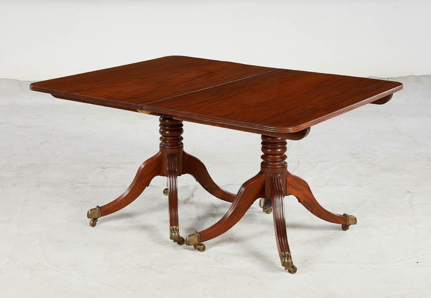 Table de salle à manger géorgienne à double piédestal en vente 4