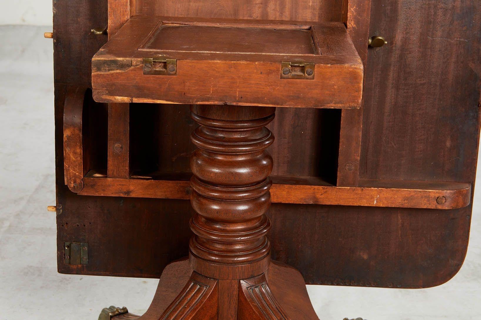 Table de salle à manger géorgienne à double piédestal en vente 1