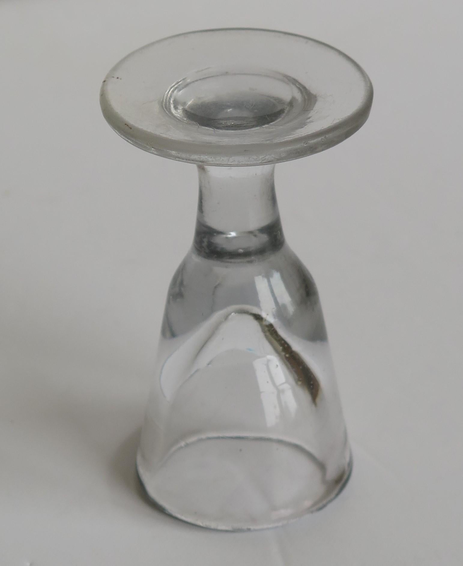 Georgisches Dram-Trinkglas, mundgeblasen, englisch, um 1800 (Handgefertigt) im Angebot
