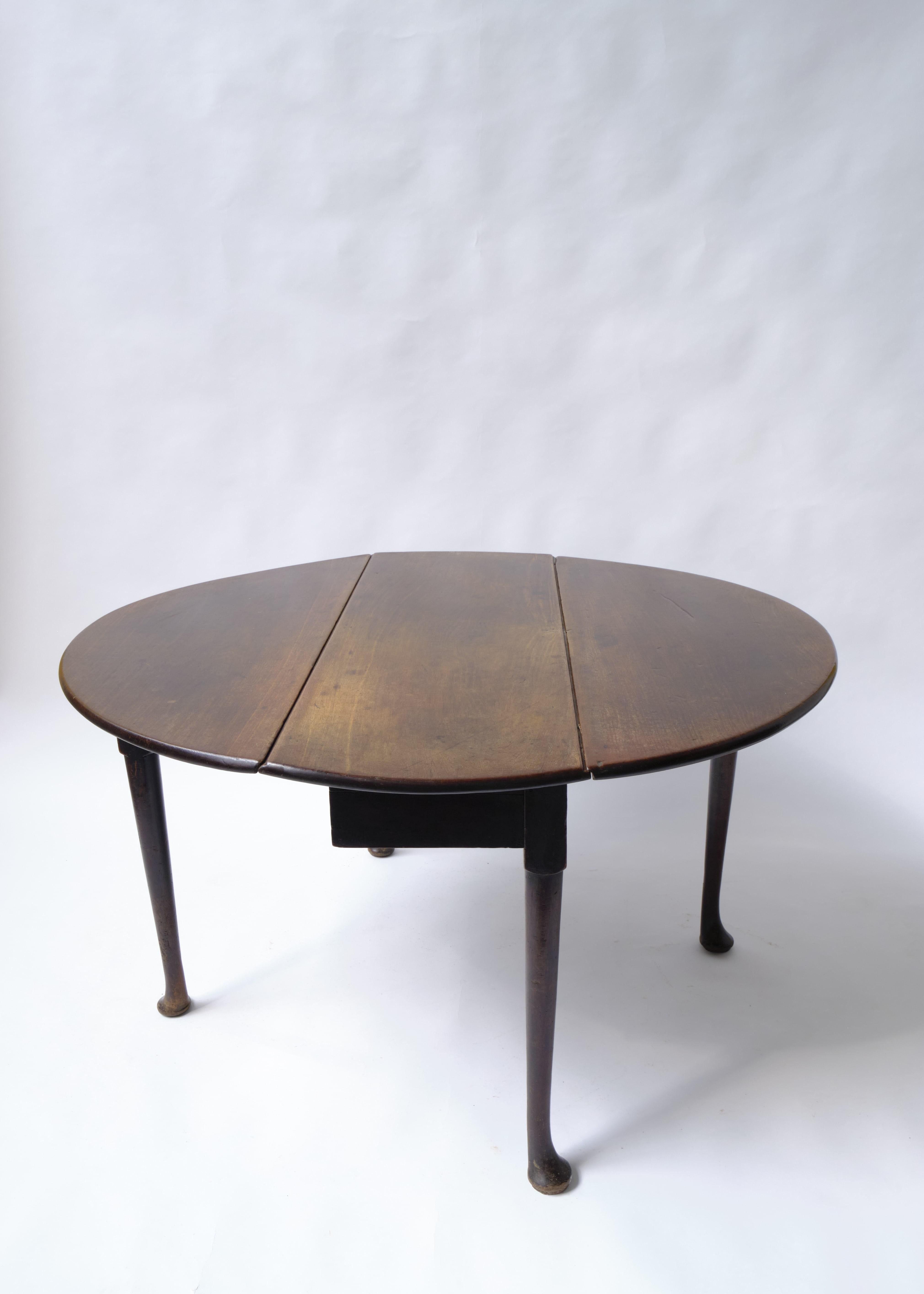 Mid-18th Century Georgian Drop Leaf Oval Breakfast Table 18th Century English Mahogany For Sale