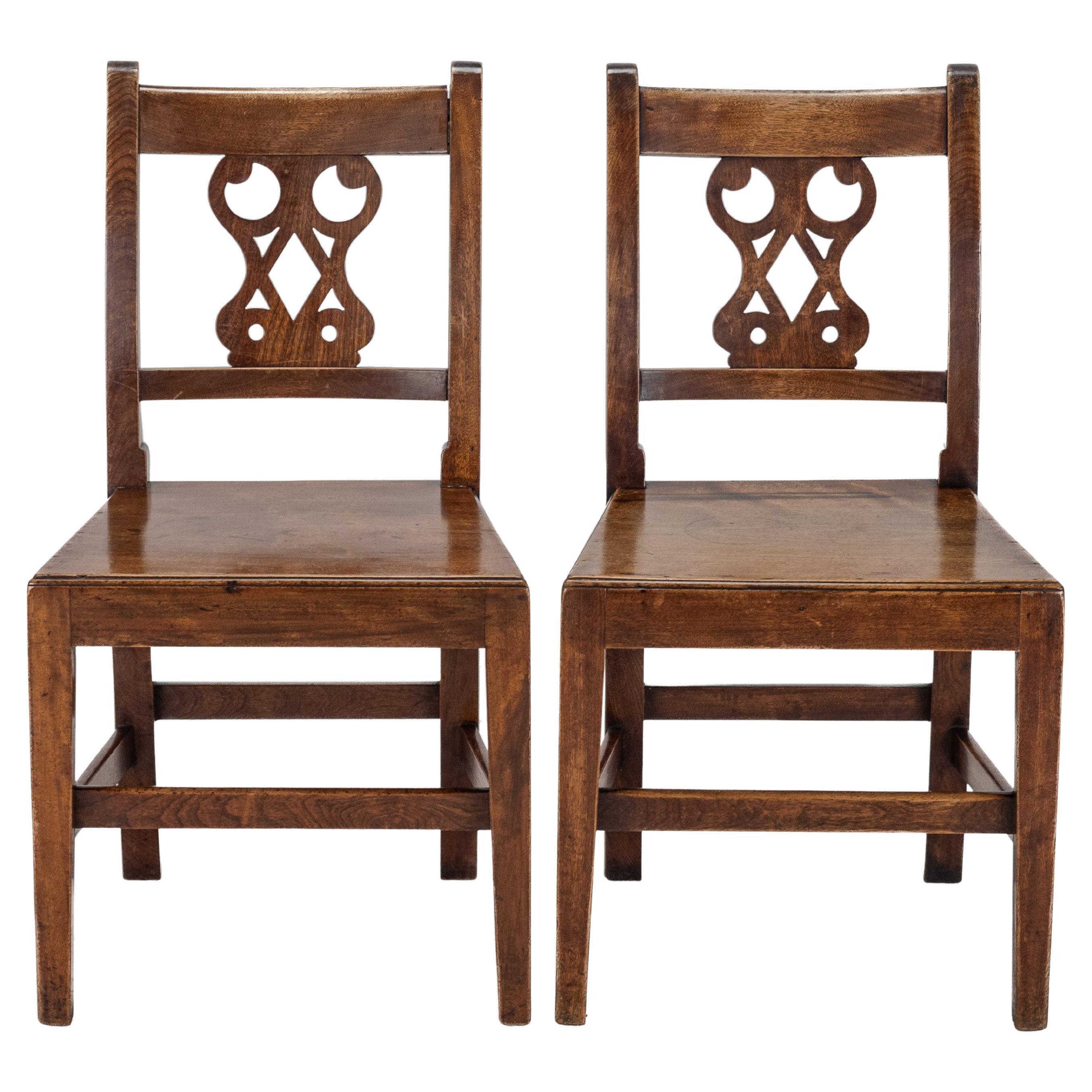 Pair of Early 19th Century English Elm Country Chairs, Circa 1800–1820 (Georgian For Sale