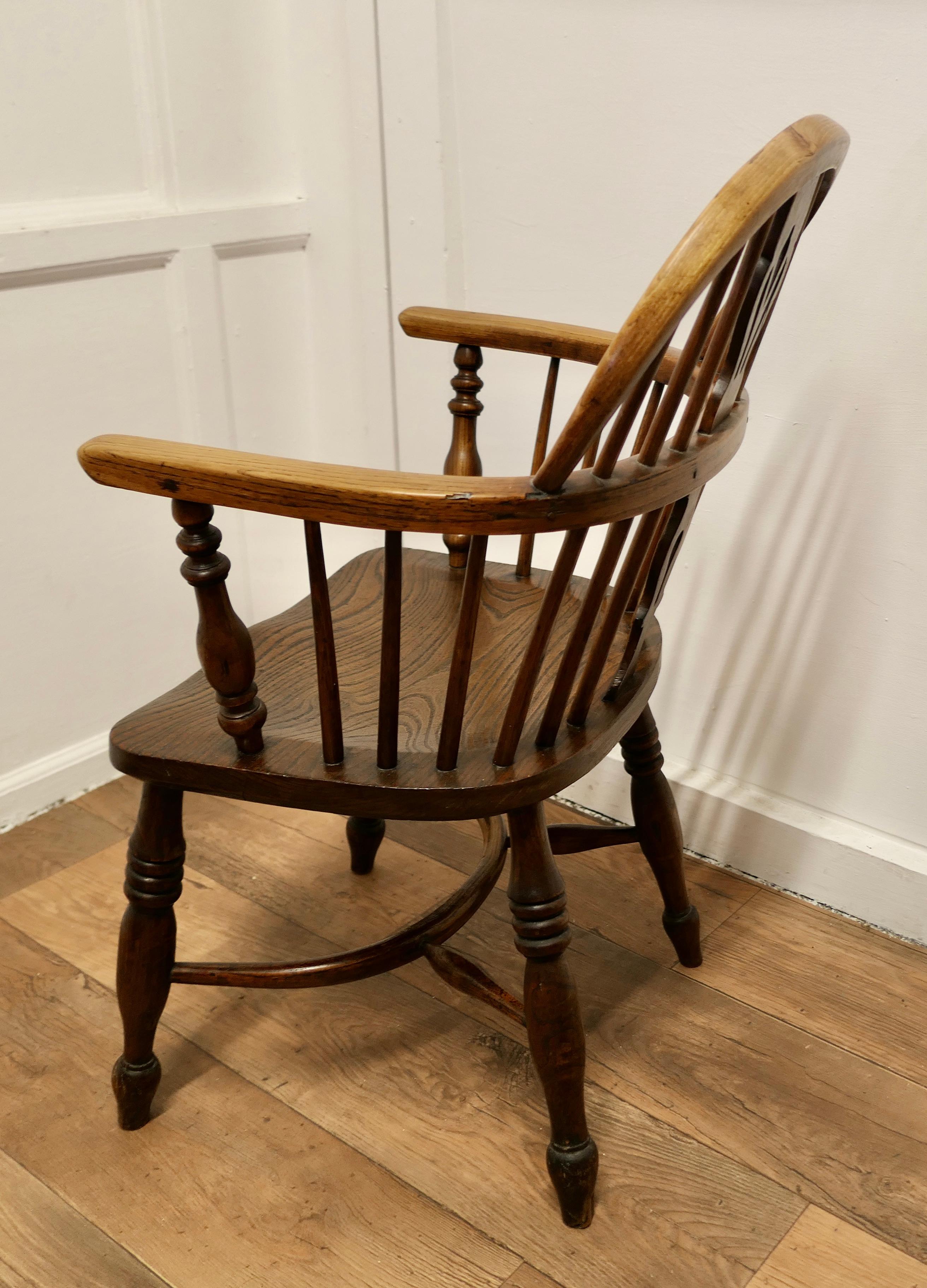 Georgian Elm and Ash Wheel Back Windsor Carver Chair     For Sale 1