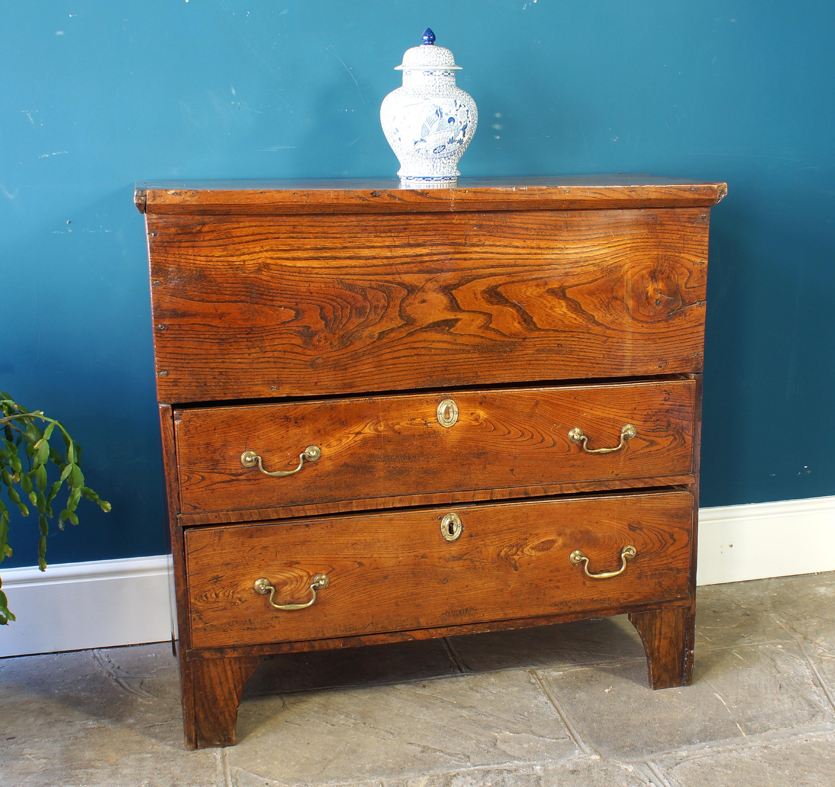 Georgian Elm Mule Chest. In Good Condition For Sale In Skipton, GB