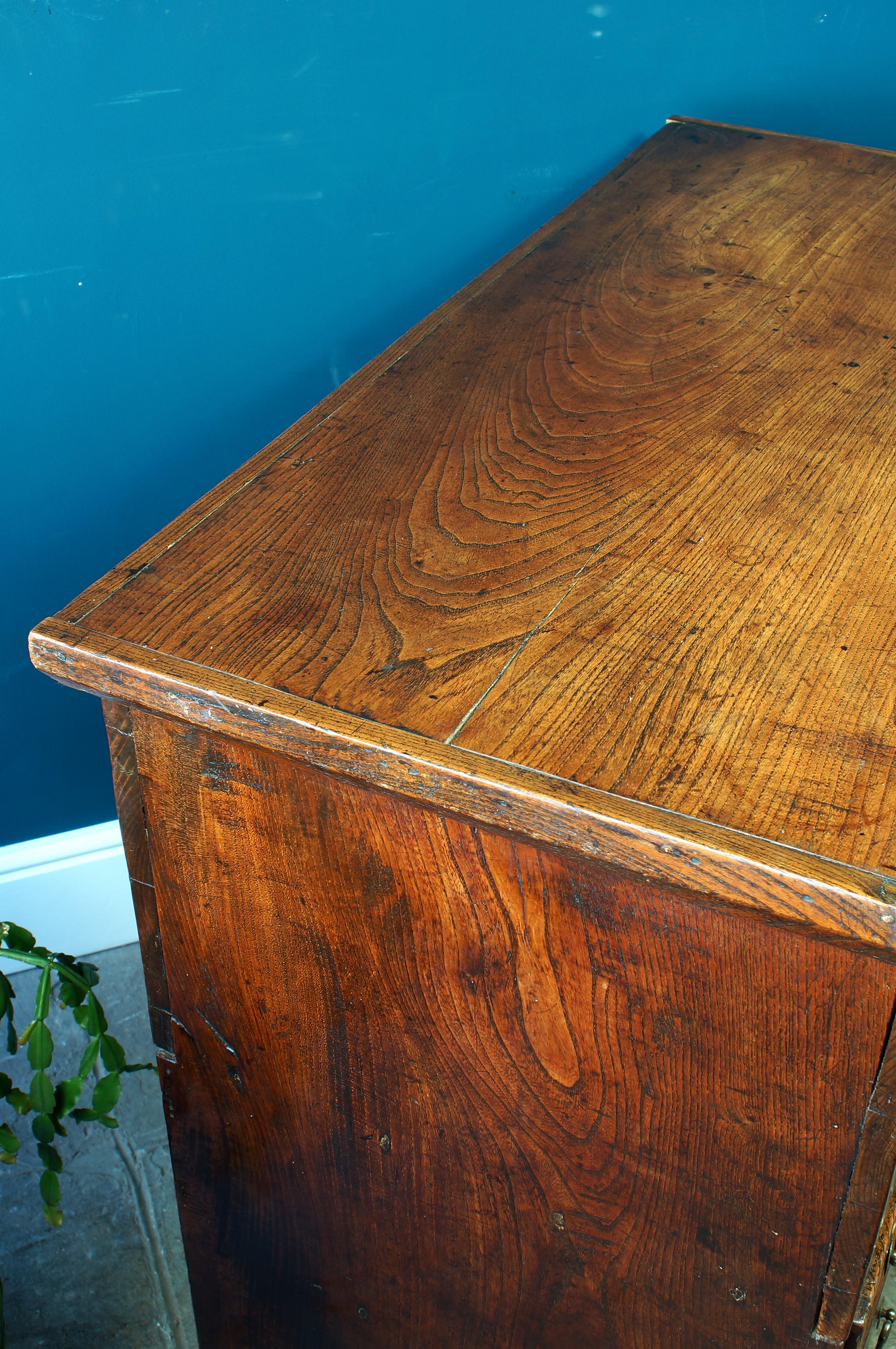 Georgian Elm Mule Chest. For Sale 3